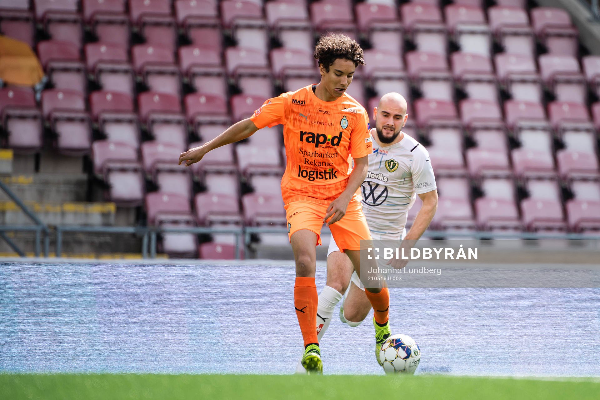 AFC Eskilstunas Robin Tihi och Jönköpings Perparim Beqaj