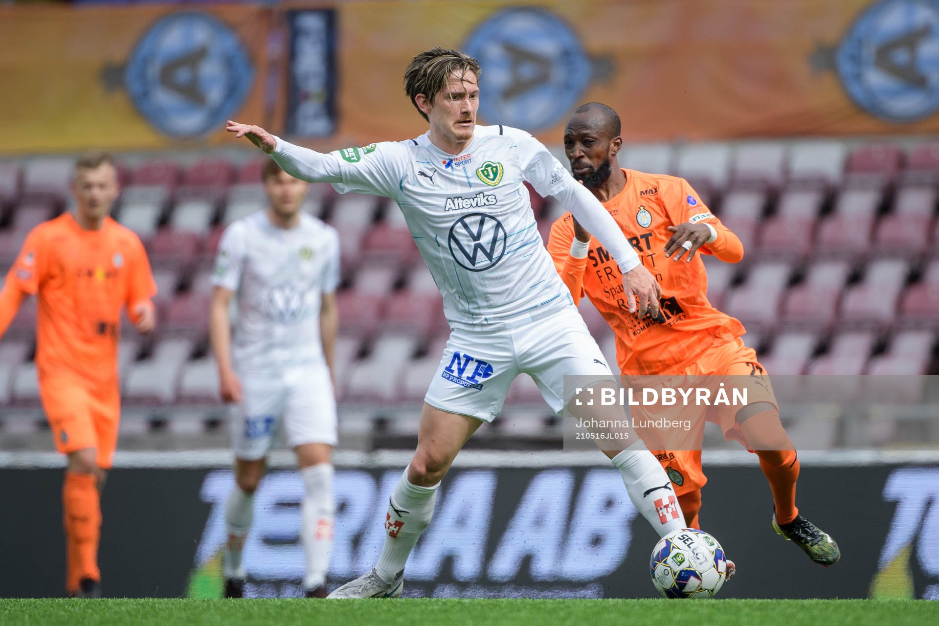Jönköpings Robin Book och AFC Eskilstunas Ibrahim Blati