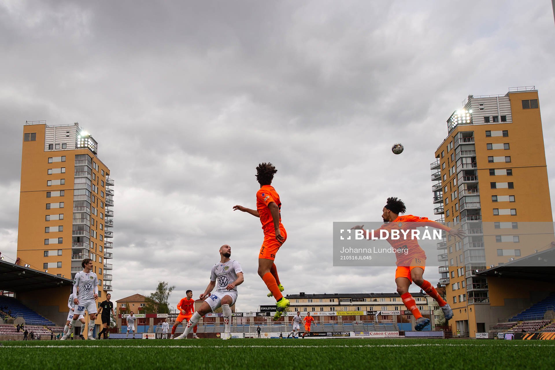 Jönköpings Perparim Beqaj mot AFC Eskilstunas Robin Tihi