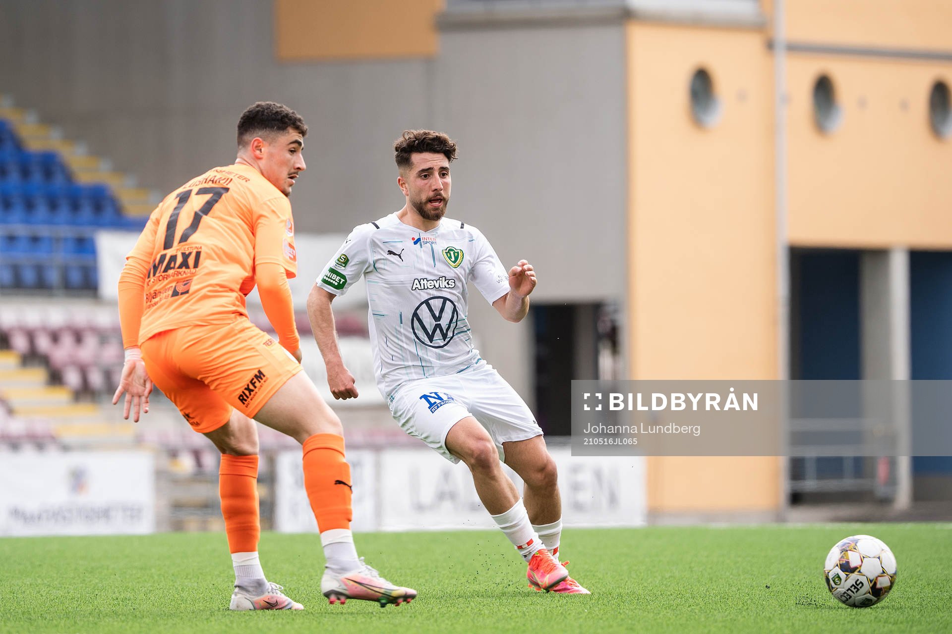 AFC Eskilstunas Ismet Lushaku och Jönköpings Moustafa
