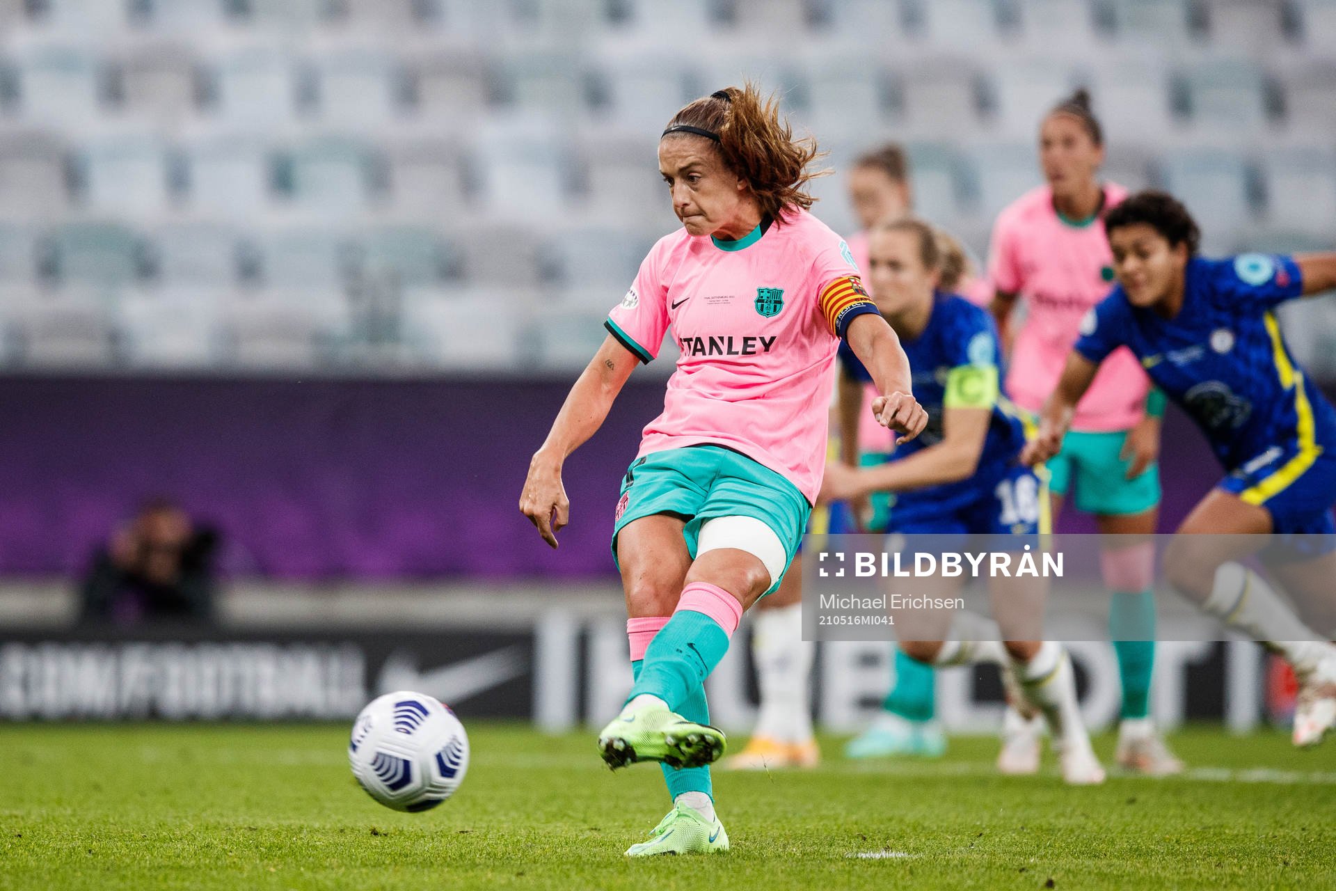 Alexia Putellas of Barcelona scores 0-2