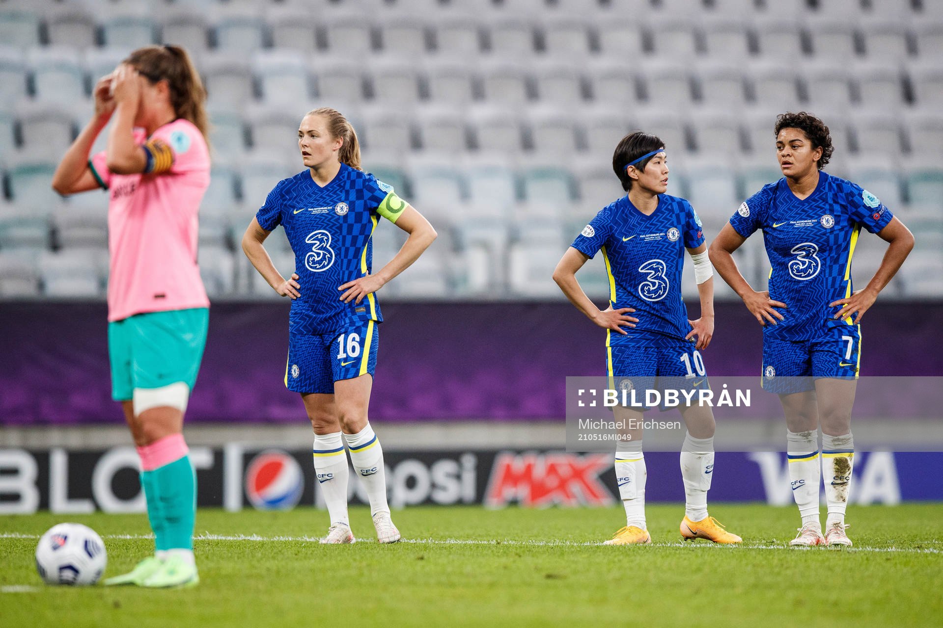 Magdalena Eriksson, Ji So-Yun and Jessica Carter of Chelsea