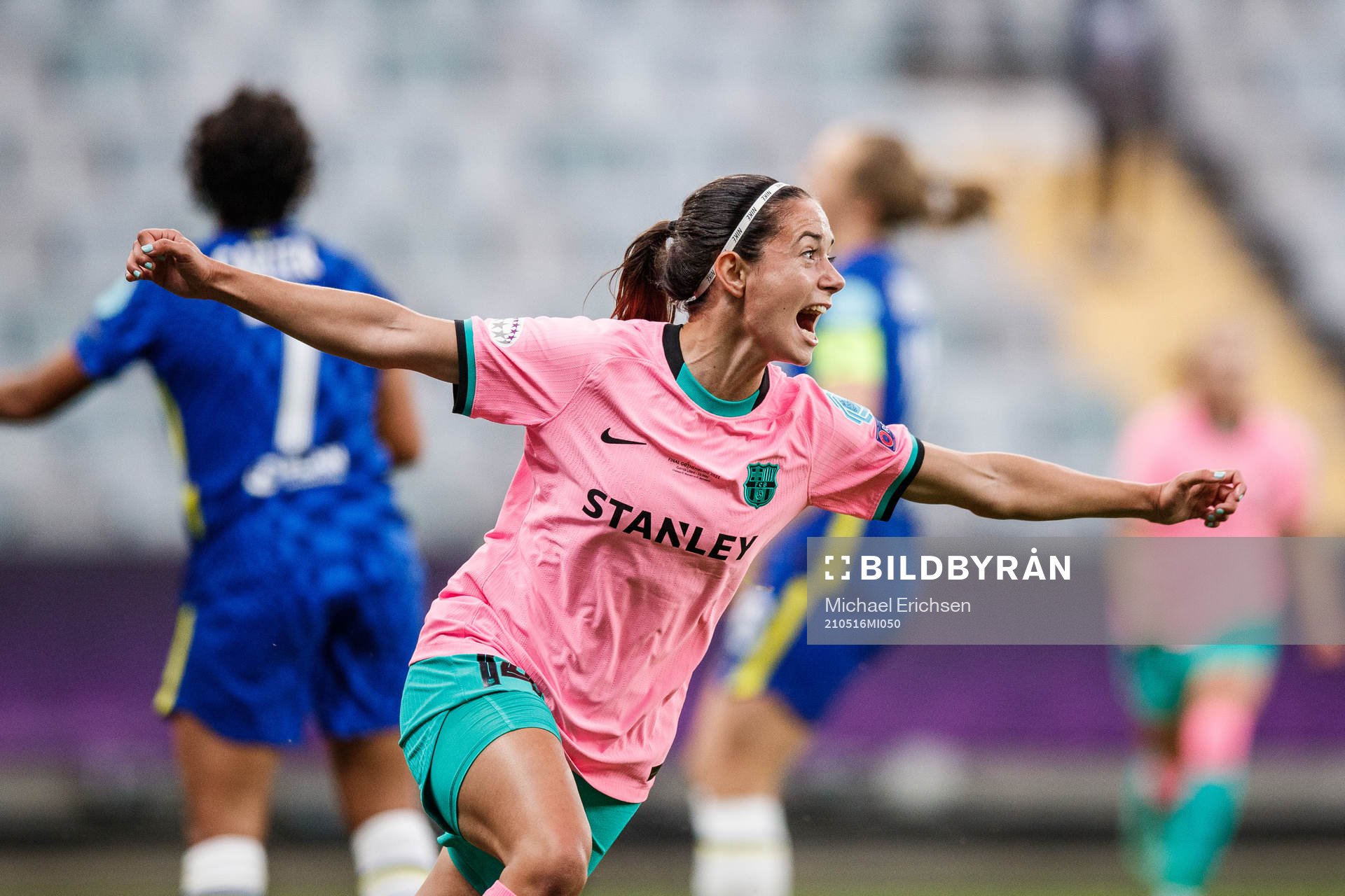 Aitana Bonmati of Barcelona celebrate