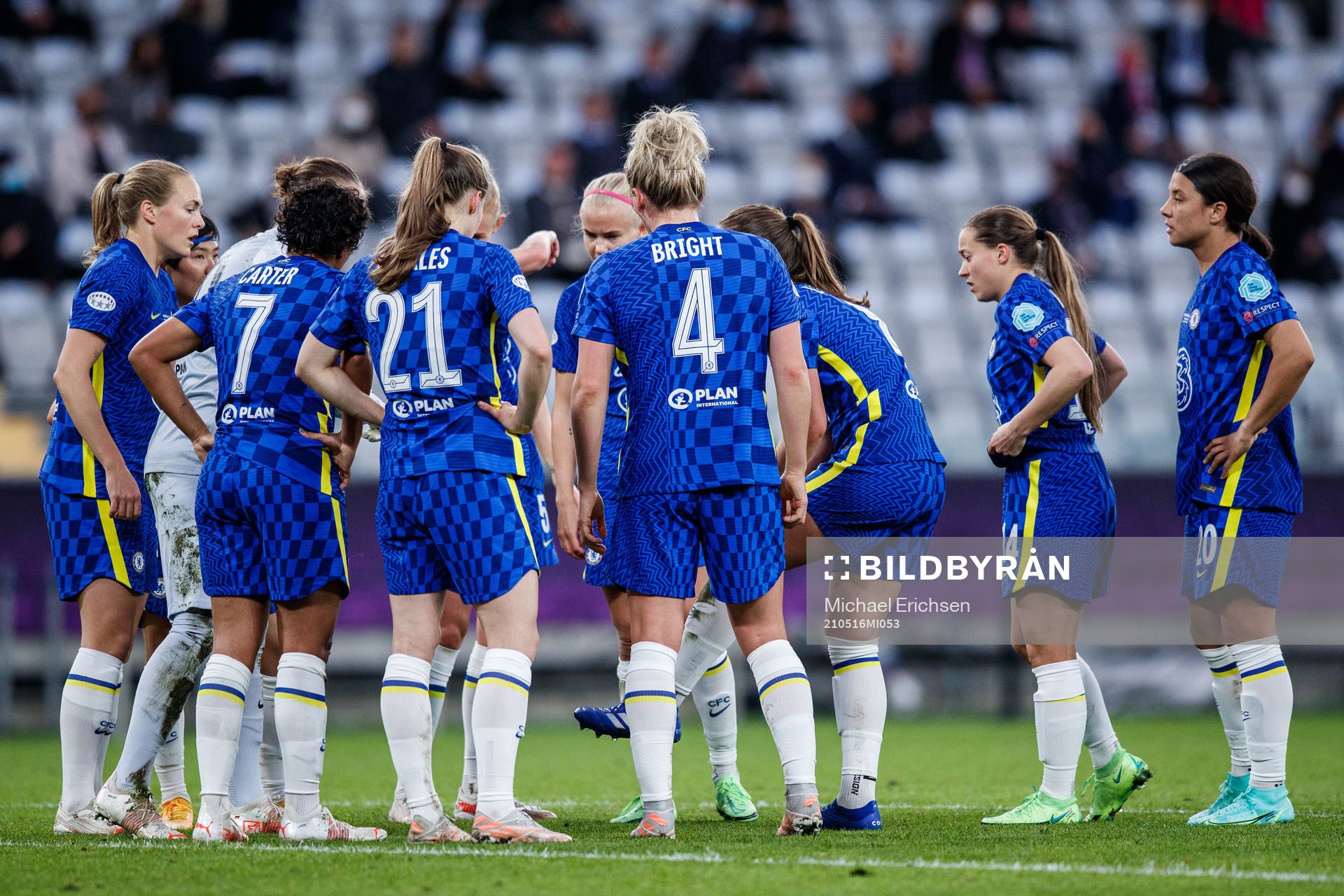 Players of Chelsea gather together