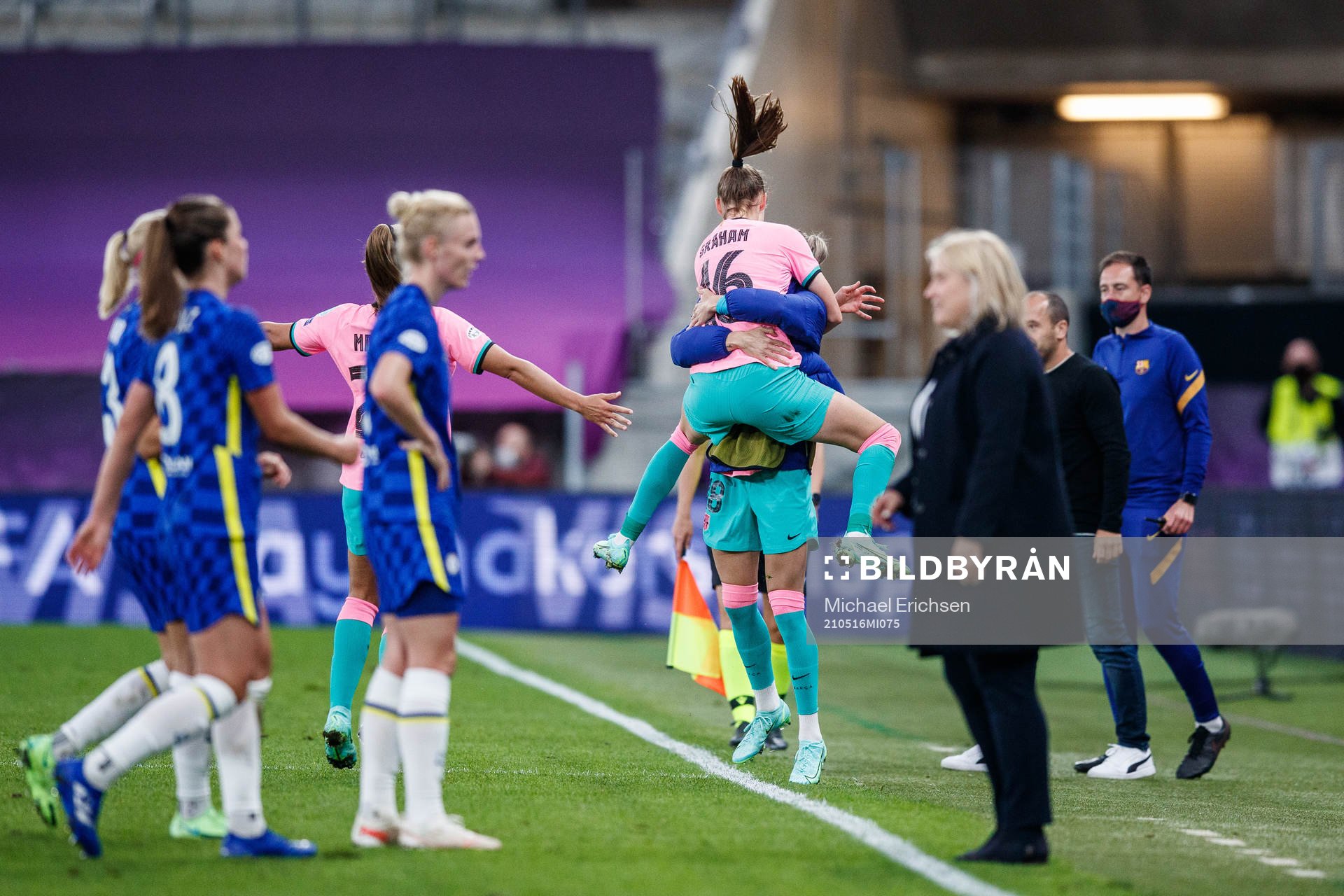 Caroline Graham Hansen of Barcelona celebrate
