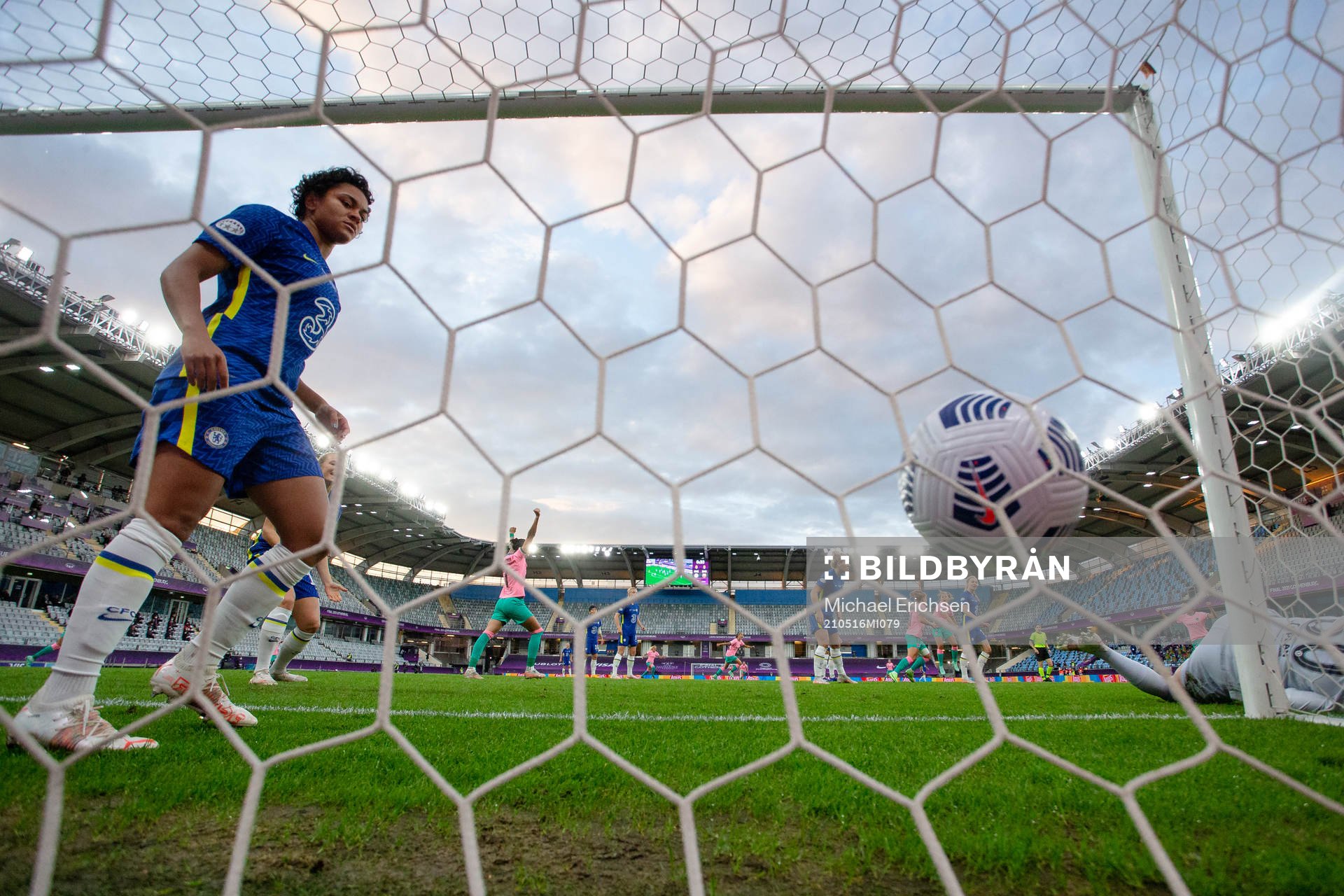 Jessica Carter of Chelsea looks dejected