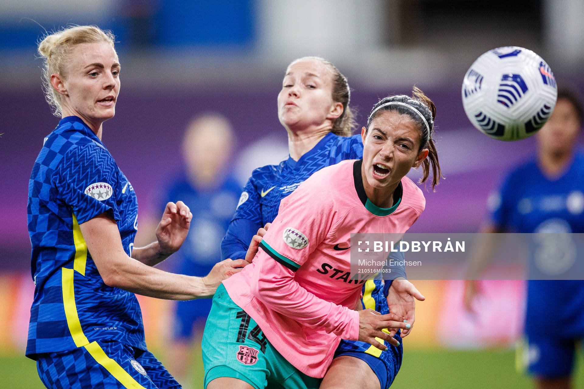 Sophie Ingle and Guro Reiten of Chelsea against Aitana Bonmati of Barcelona during the UEFA Women's Champions League football match between Chelsea and Barcelona on May 16, 2021 in Gothenburg. 