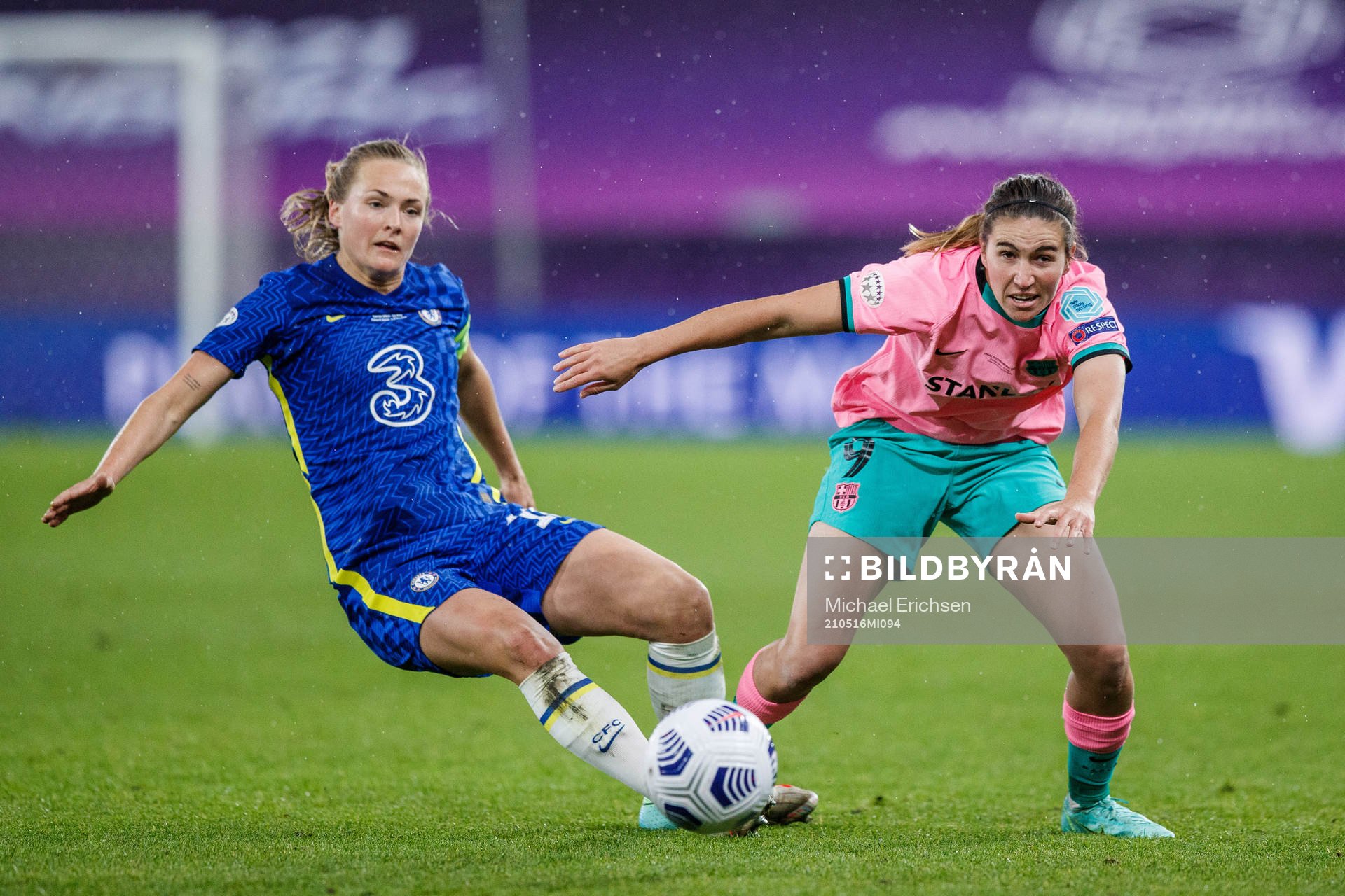 Magdalena Eriksson of Chelsea nd Mariona Caldentey of