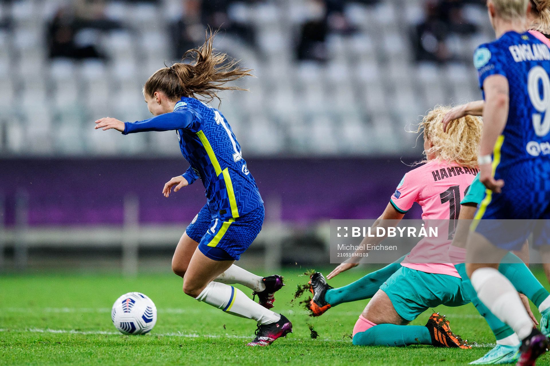 Guro Reiten of Chelsea and Kheira Hamraoui of Barcelona