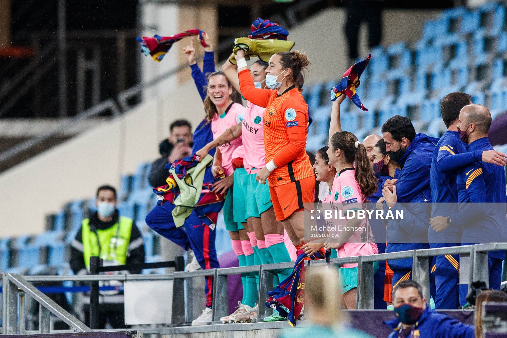 The substitute player of Barcelona celebrate