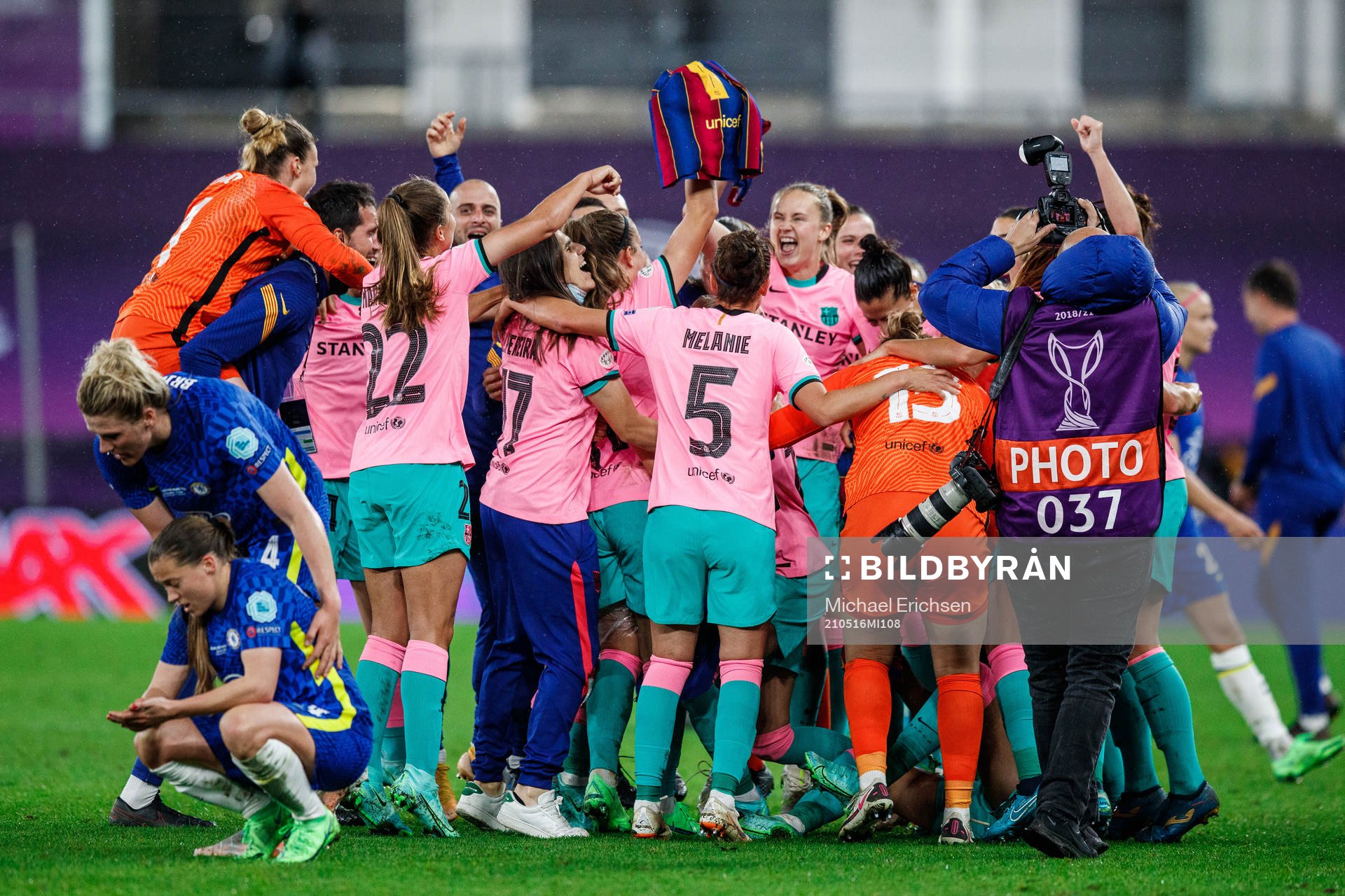 Players of Barcelona celebrate
