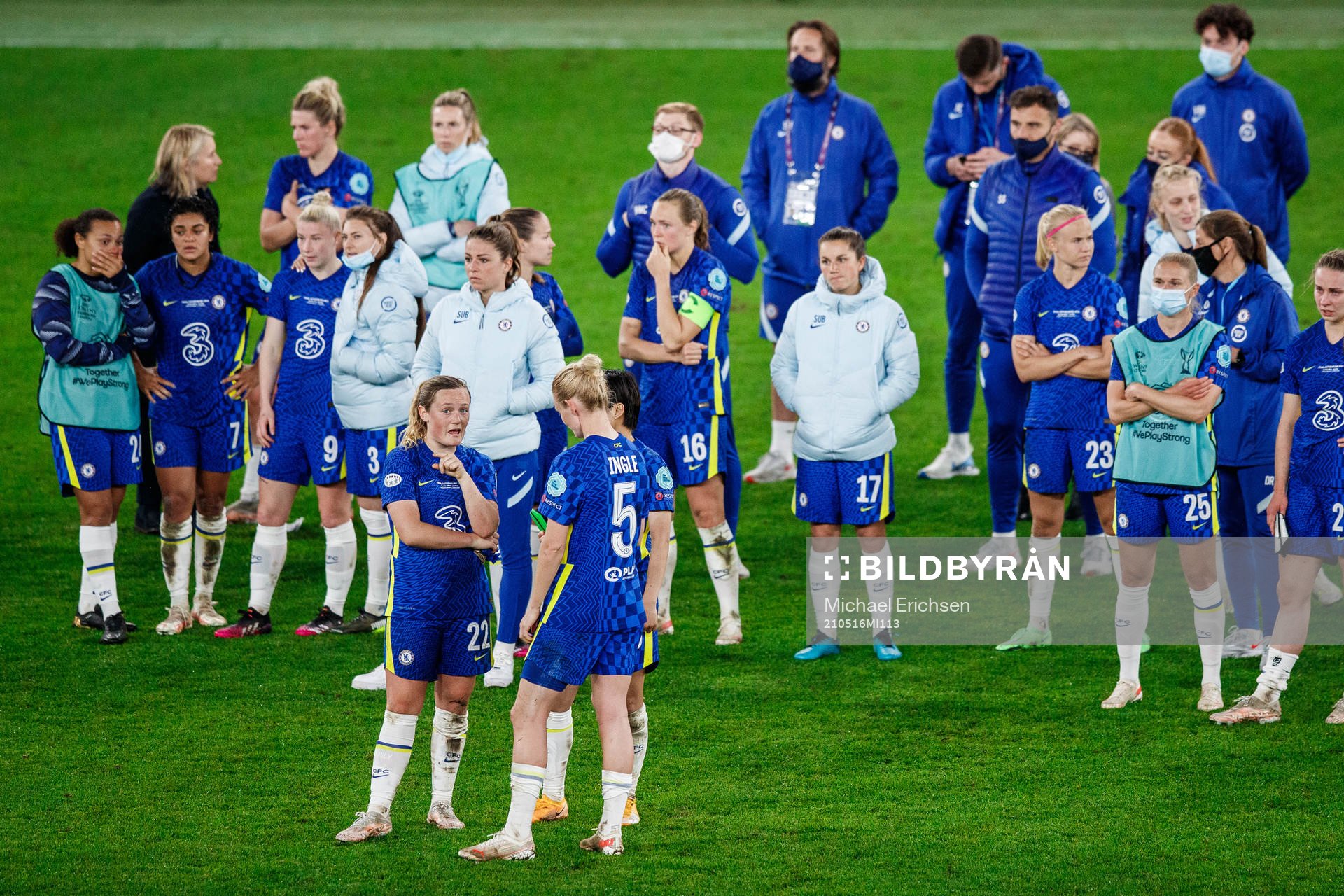 Erin Cuthbert and Sophie Ingle of Chelsea look dejected