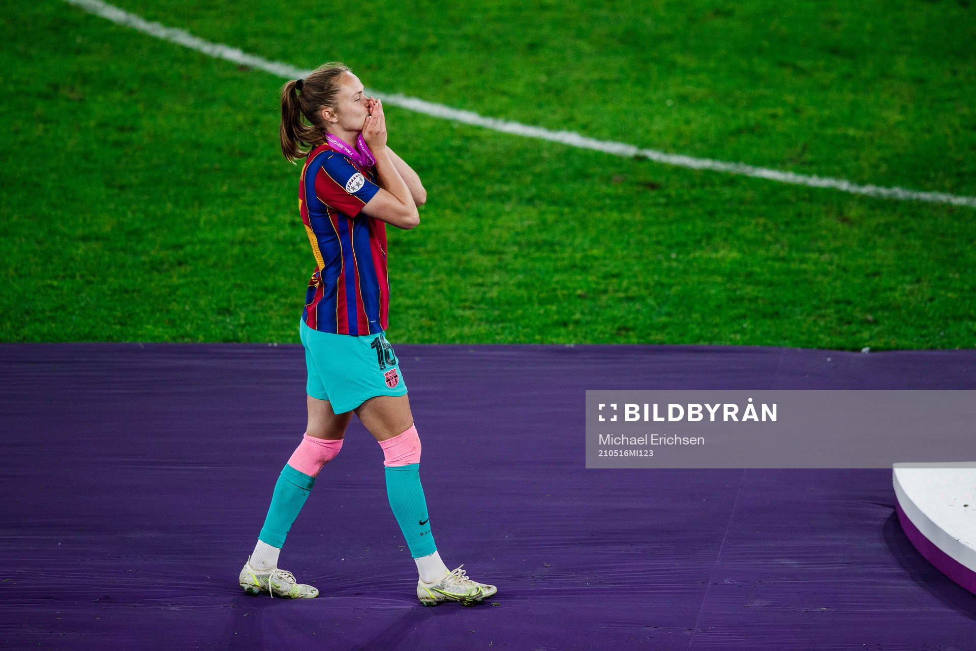 Caroline Graham Hansen of Barcelona celebrate