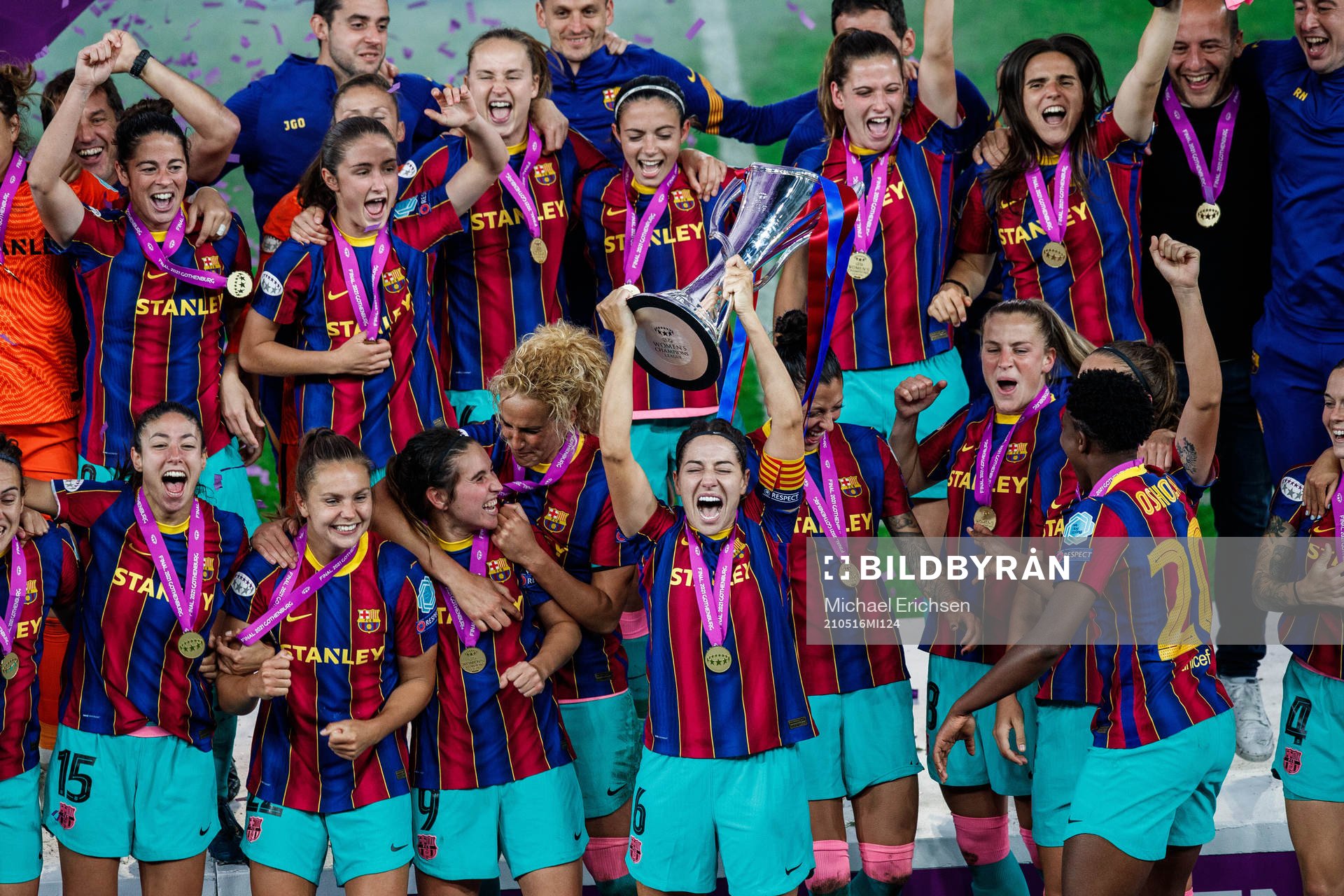 Vicky Losada of Barcelona celebrate