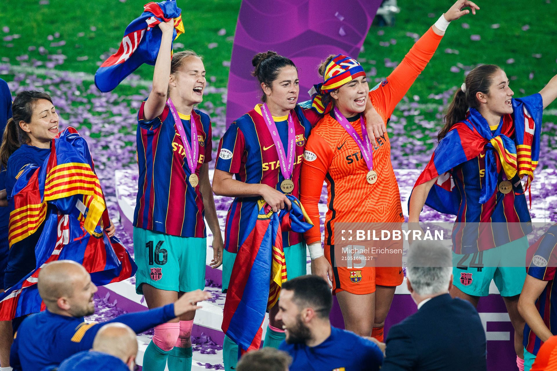 Caroline Graham Hansen and goalkeeper Catalina Coll of