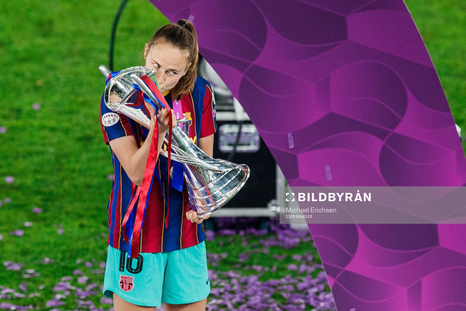Caroline Graham Hansen of Barcelona celebrate together with