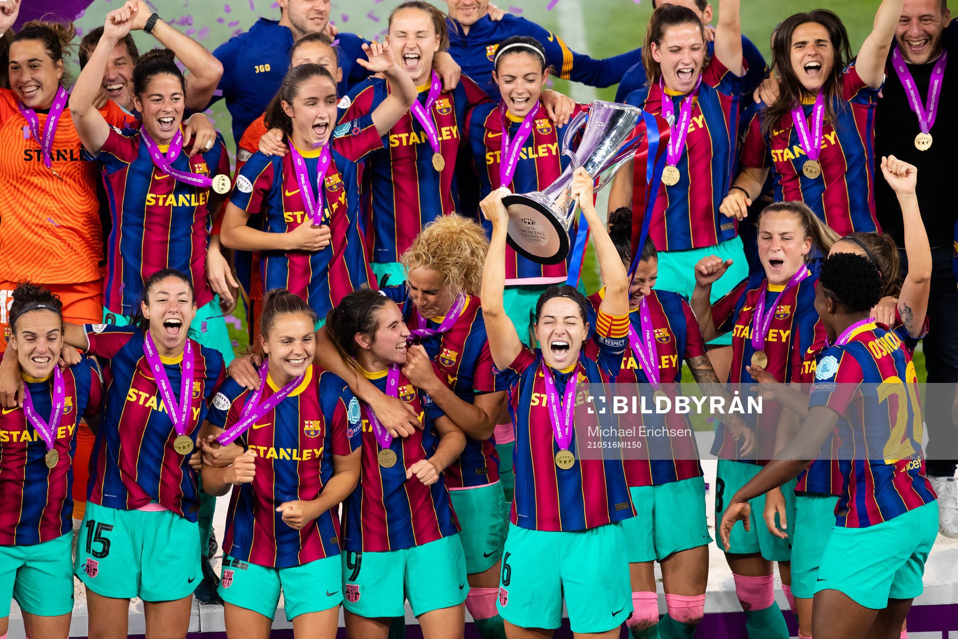 Vicky Losada captain of Barcelona lifts the trophy