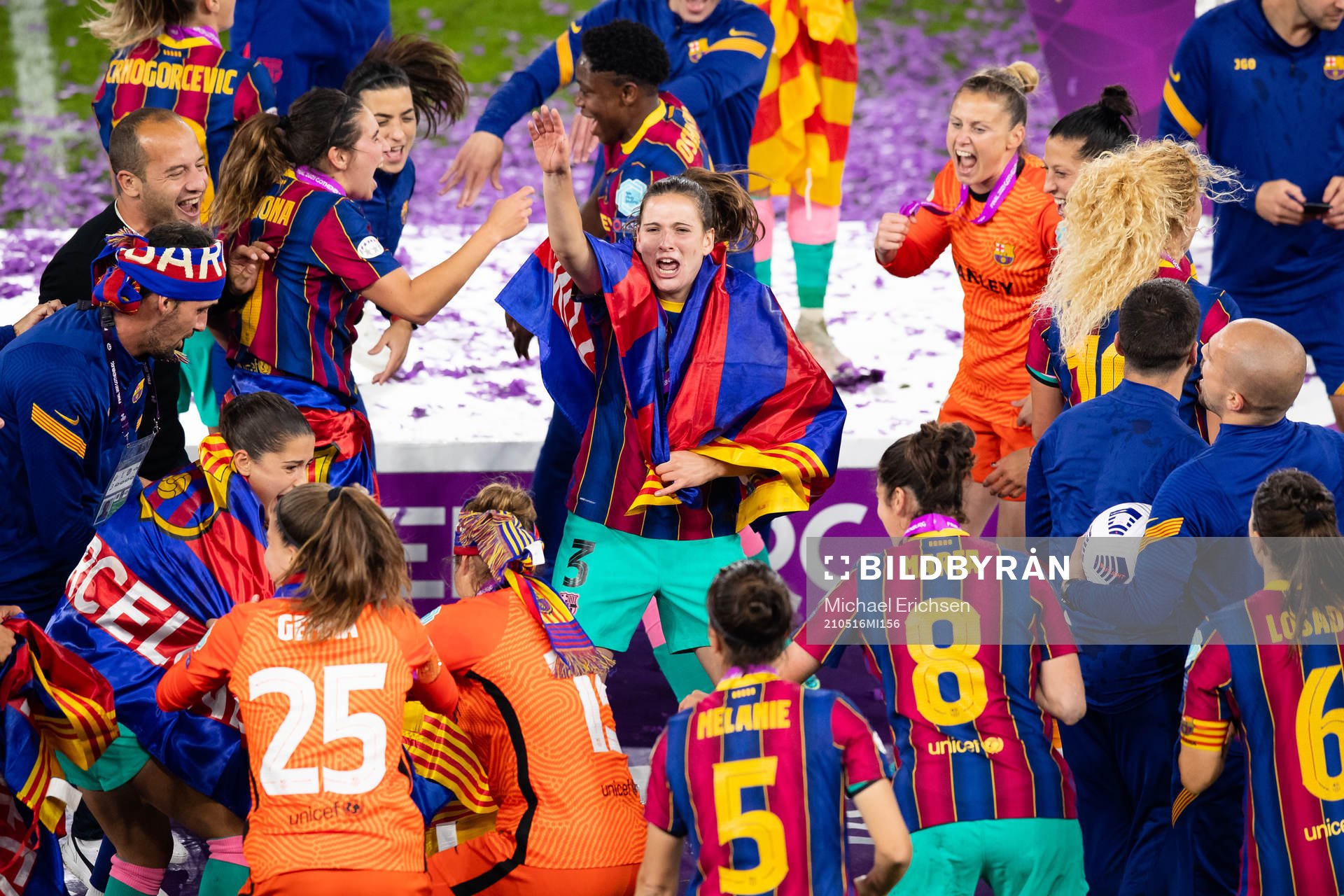 Laia Codina of Barcelona in the middle, celebrates