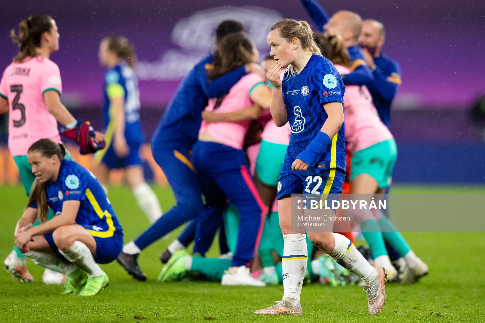 Erin Cuthbert of Chelsea looks dejected