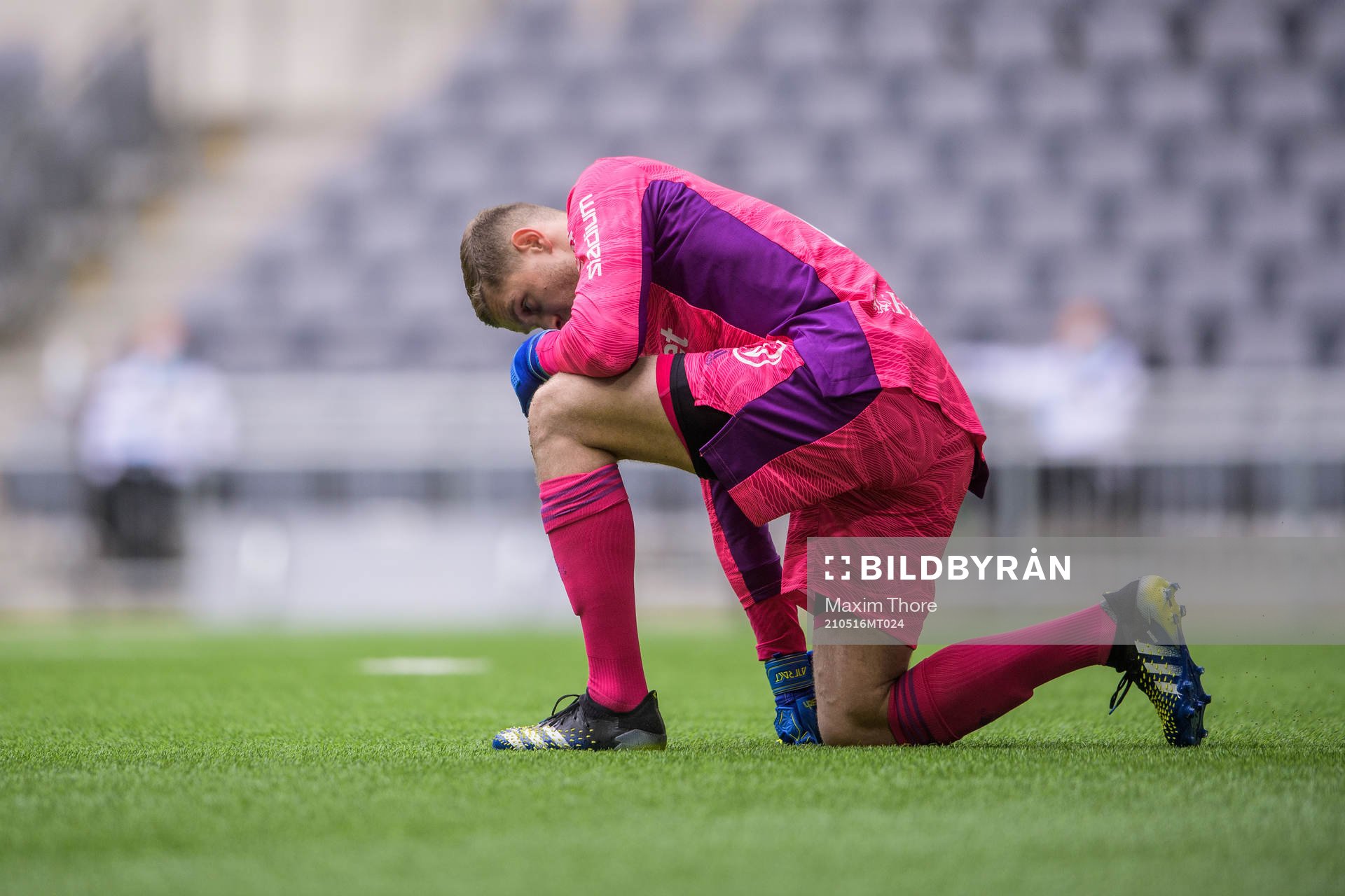 Djurgårdens målvakt Aleksandr Vasyutin har ont