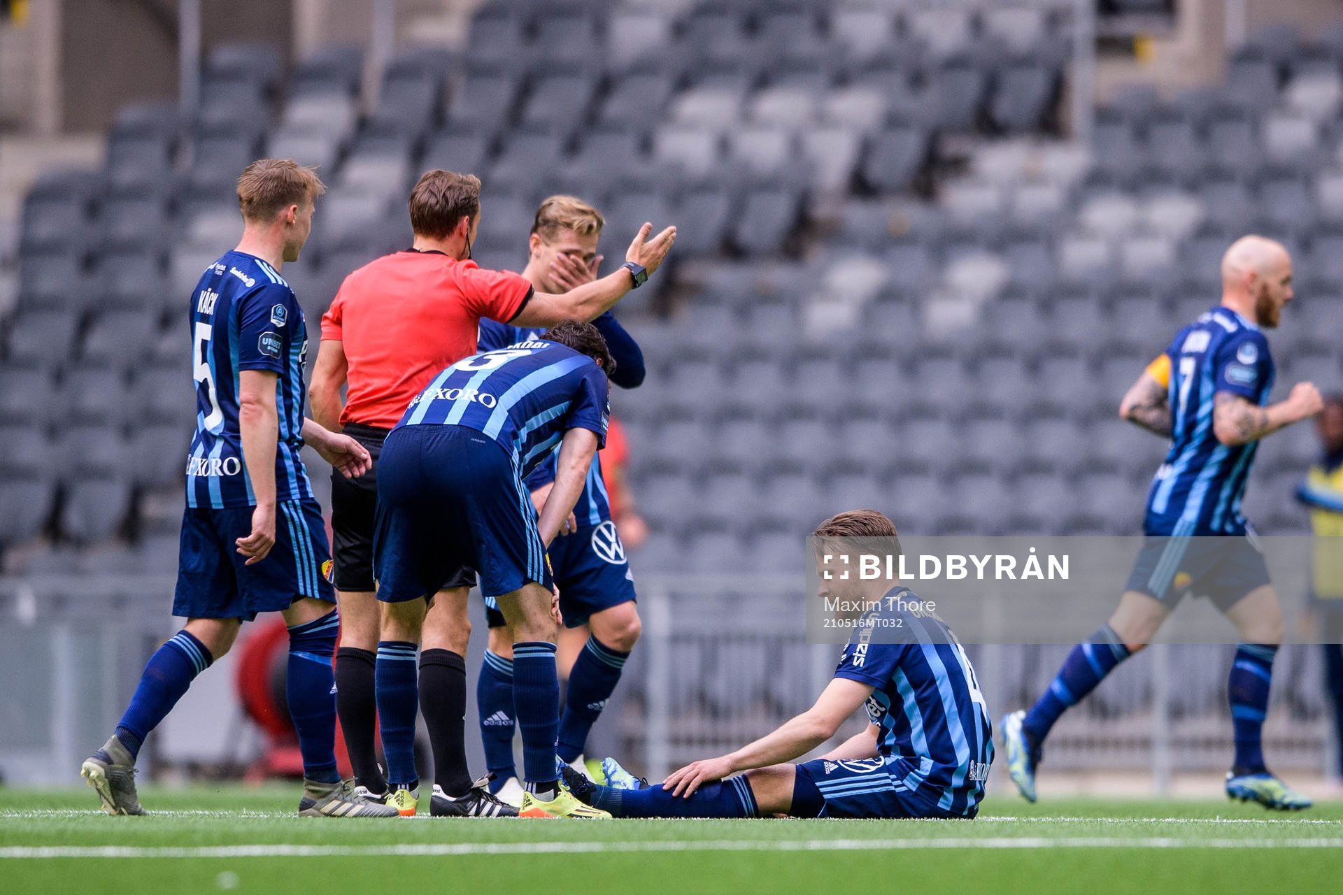 Djurgårdens Jacob Une Larsson har ont