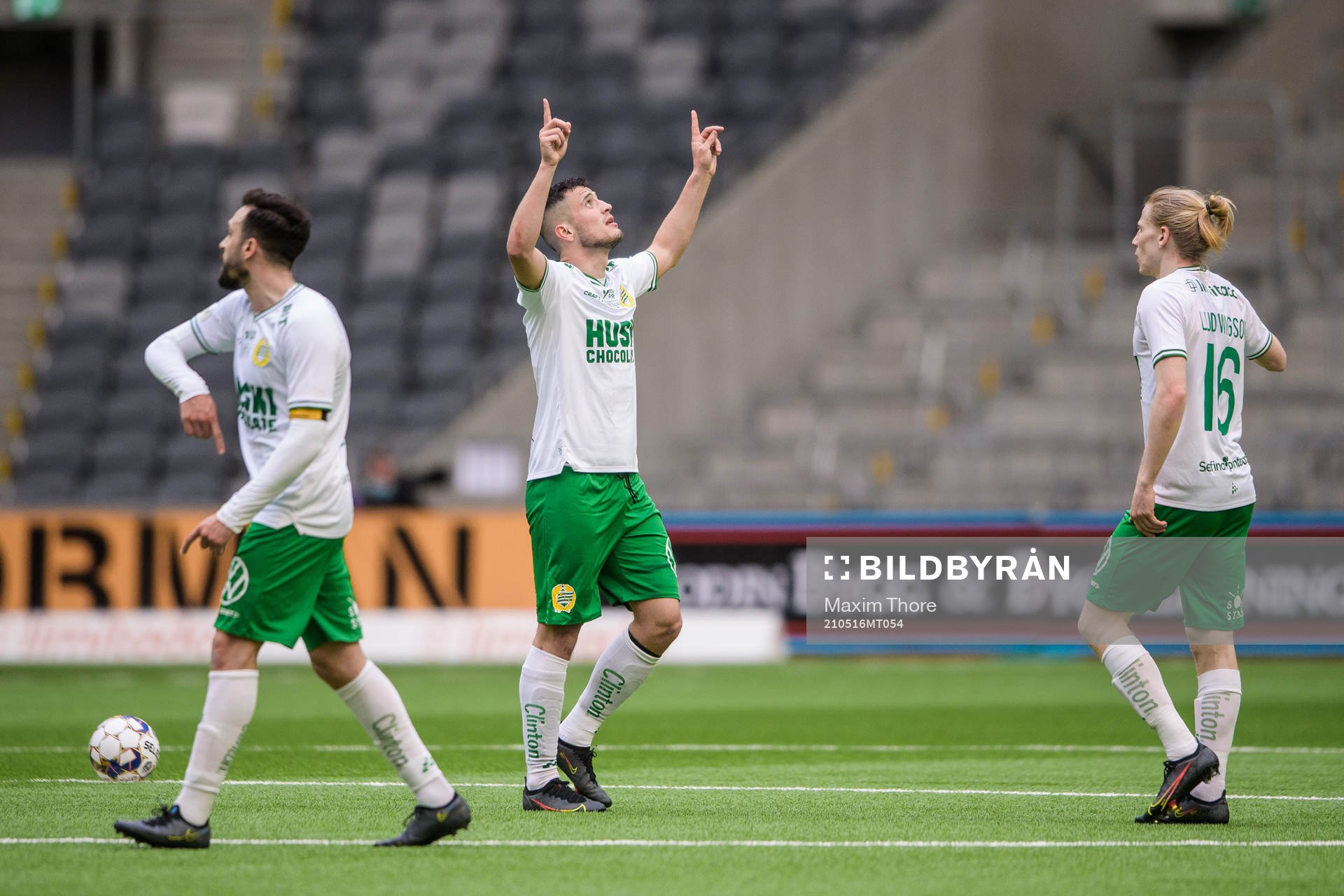 Hammarbys Astrit Selmani jublar