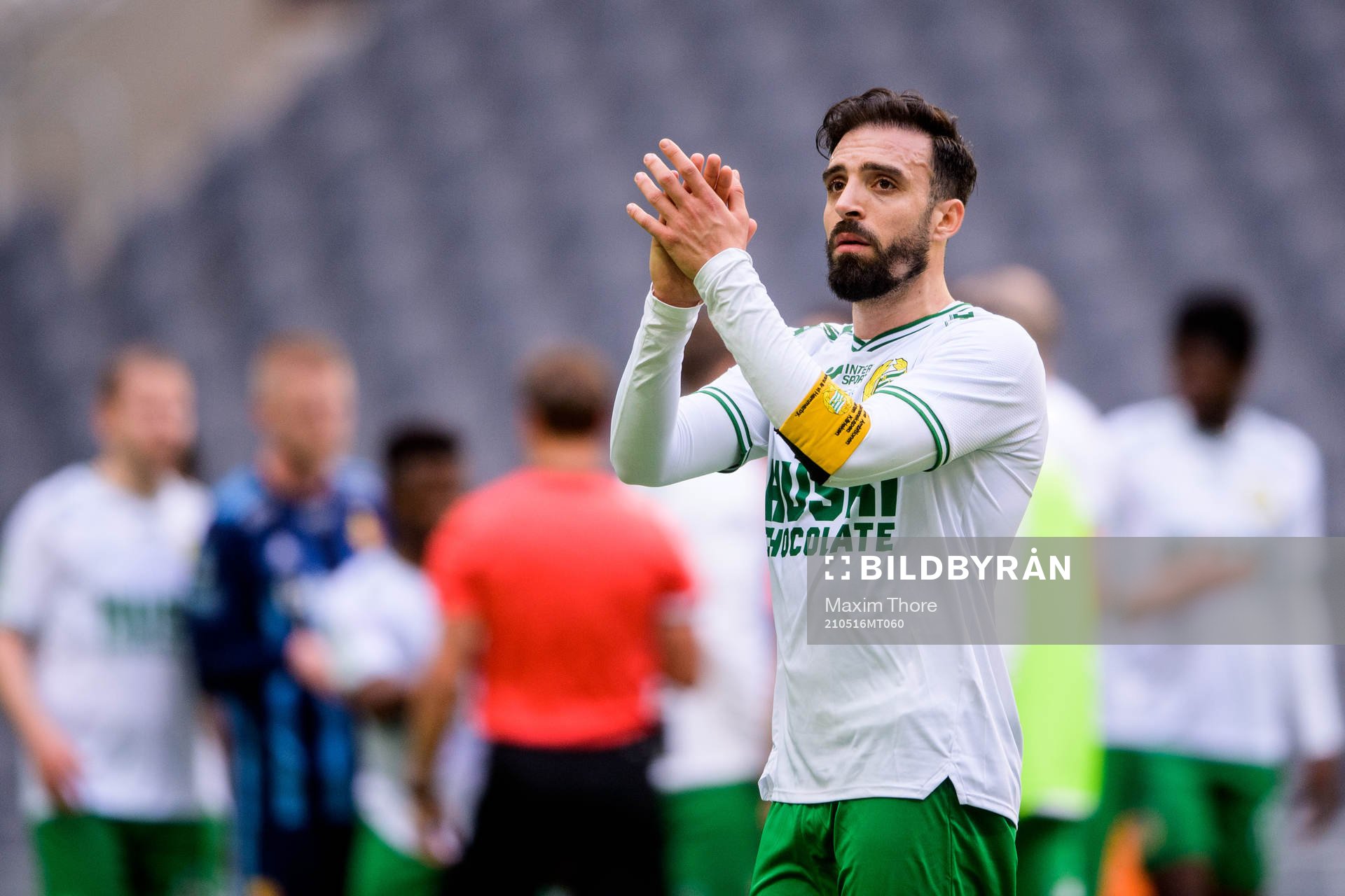 Hammarbys Abdul Khalili tackar publiken