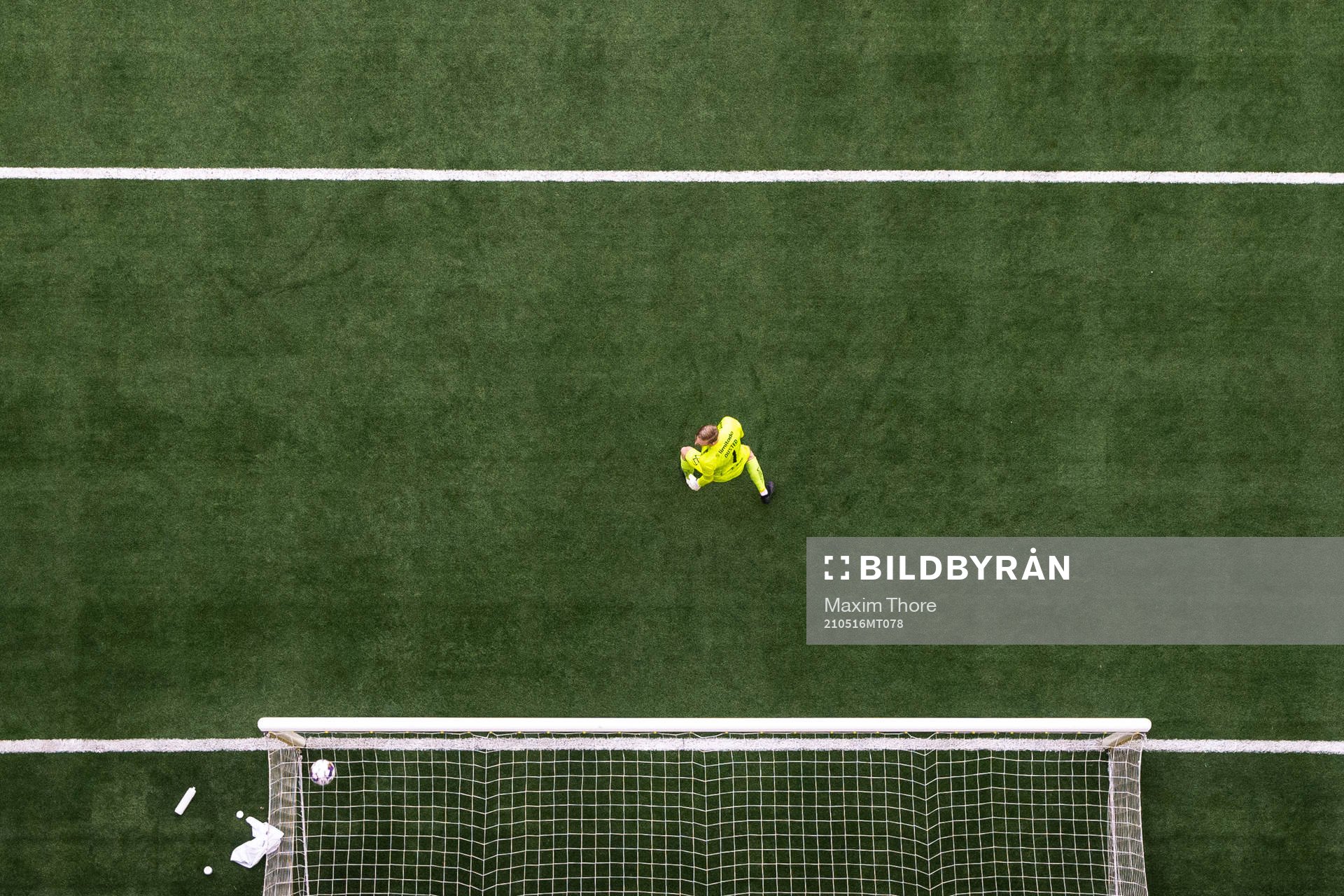 Djurgårdens Kalle Holmberg (ej i bild) gör 0-1 bakom