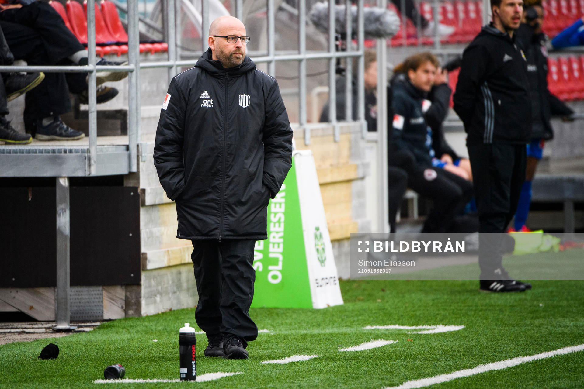 Piteås tränare Stellan Carlsson under fotbollsmatchen i Damallsvenskan mellan Piteå och Örebro den 16 maj 2021 i Piteå. 