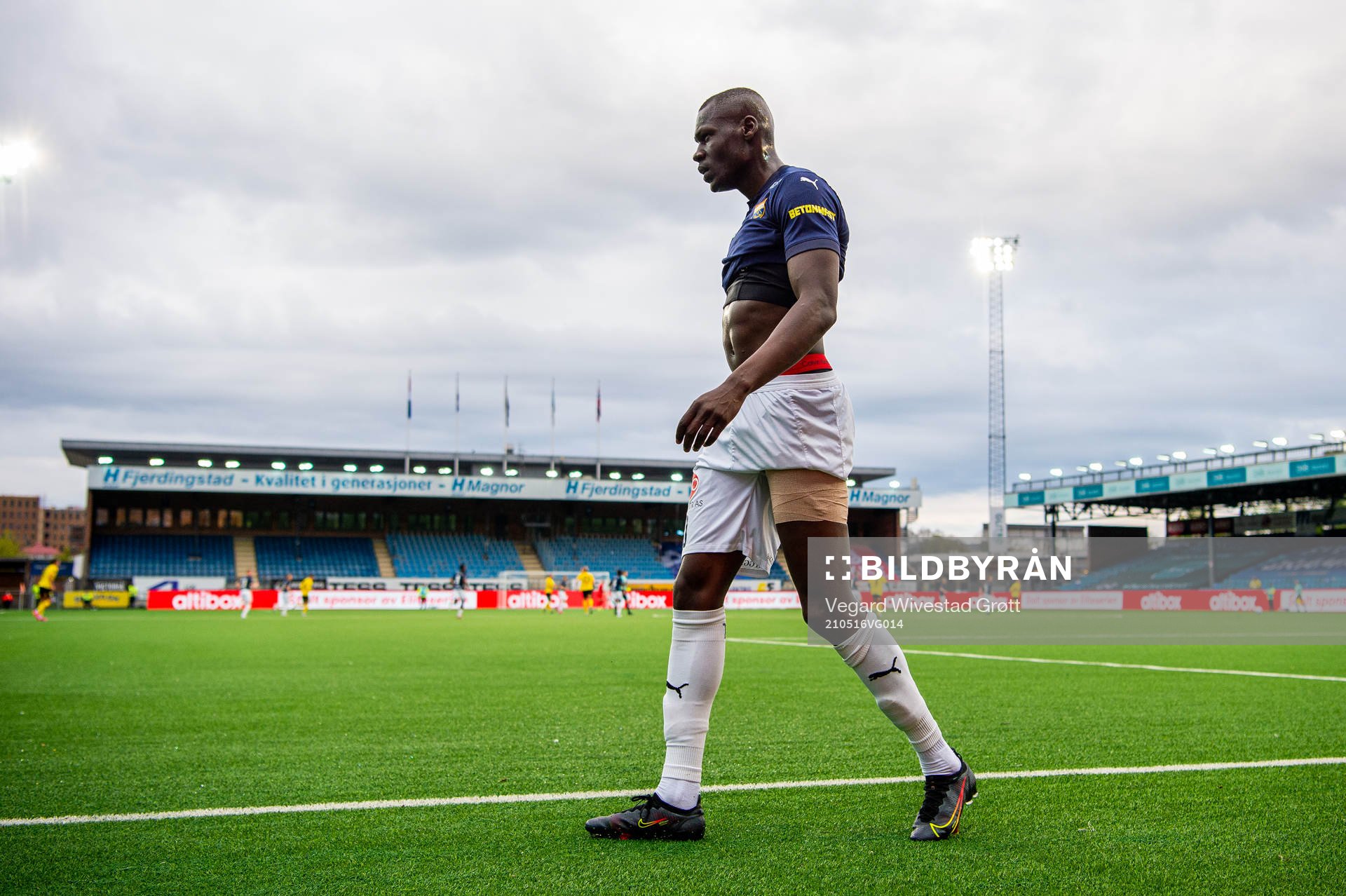 Moses Dramwi Mawa of Strømsgodset walks off the pitch with