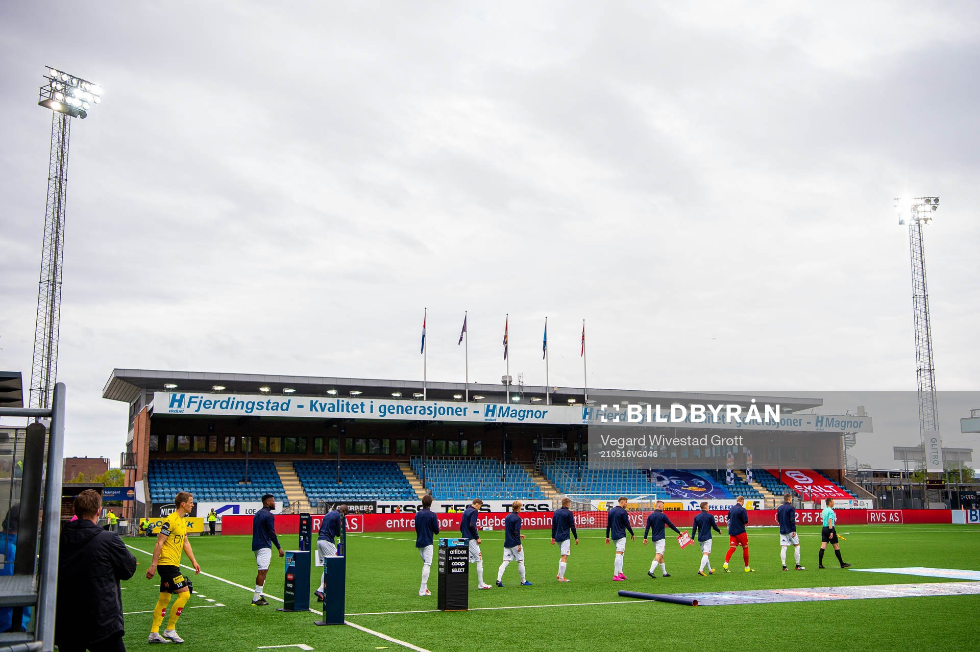 The players of Strømsgodset enter the pitch