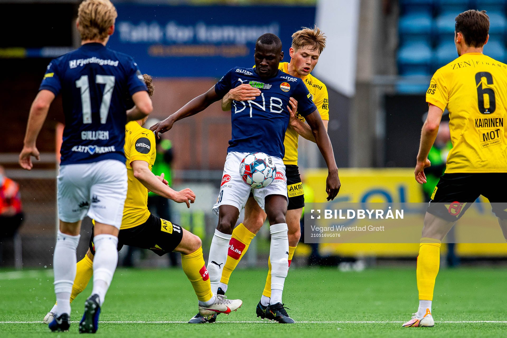 Moses Dramwi Mawa of Strømsgodset and Lars Ranger of