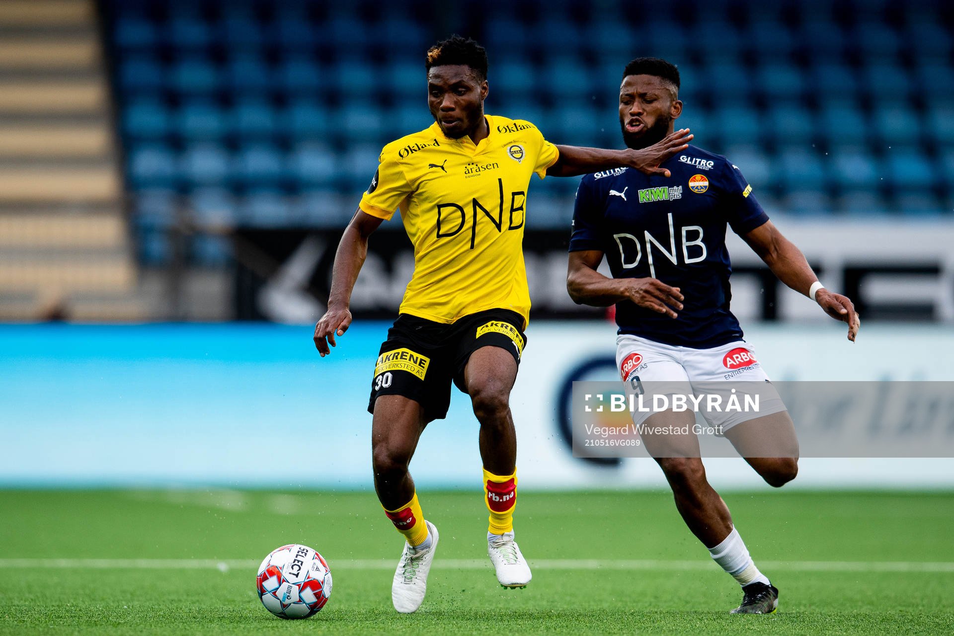 Igoh Ogbu of Lillestrøm and Fred Friday of Strømsgodset
