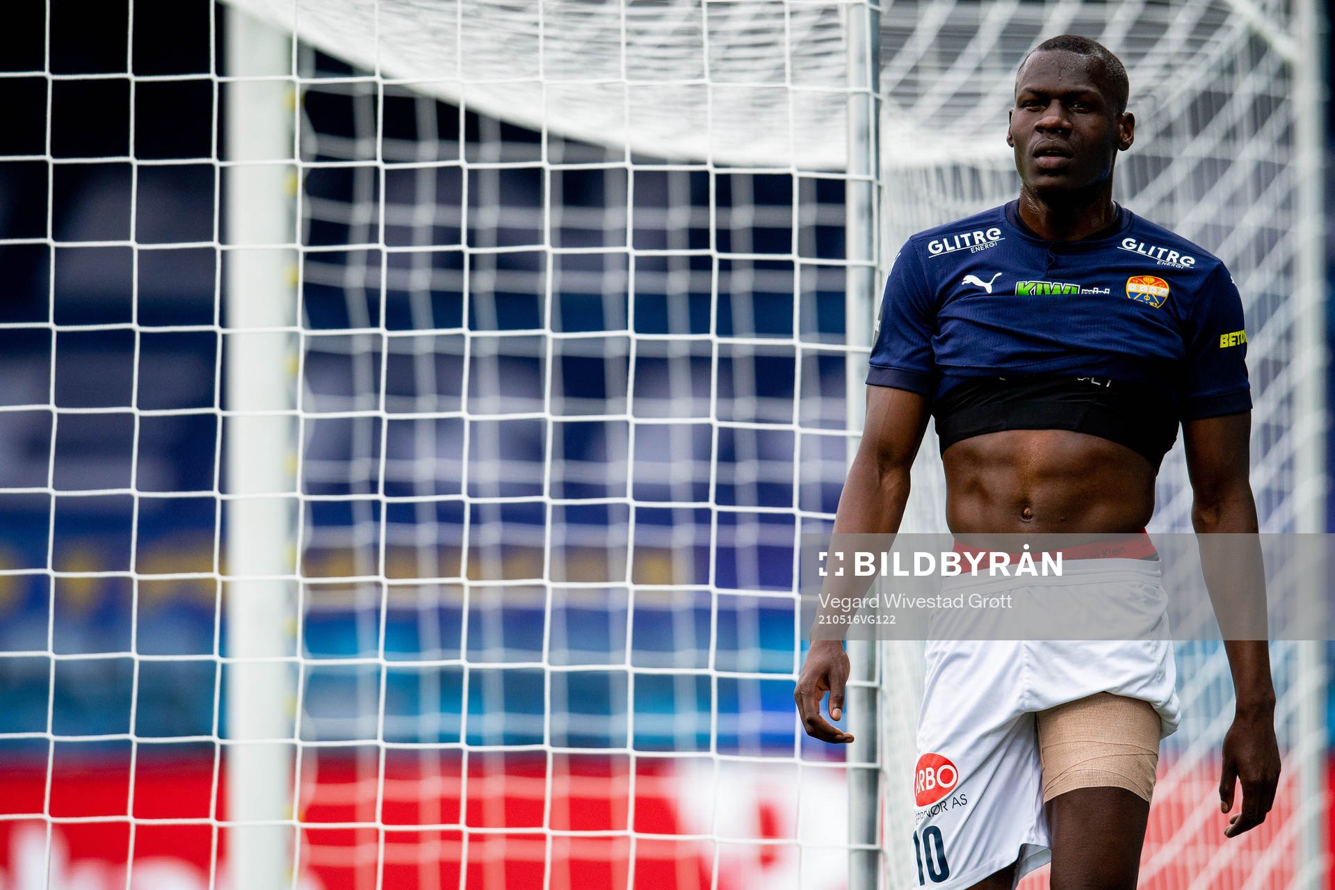 Moses Dramwi Mawa of Strømsgodset walks off the pitch with