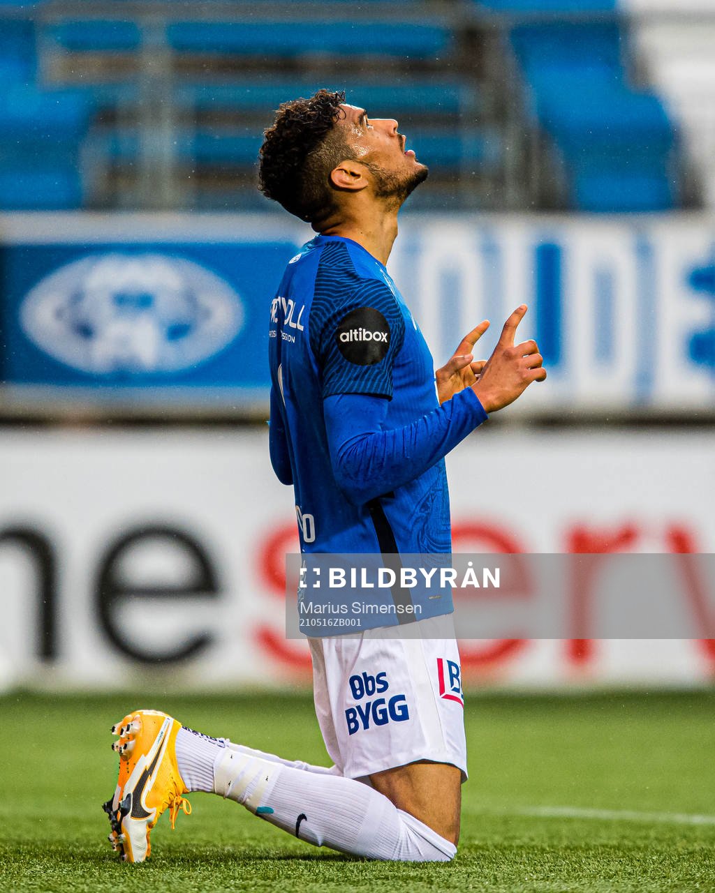 Ohikhuaeme Anthony Omoijuanfo of Molde celebrates