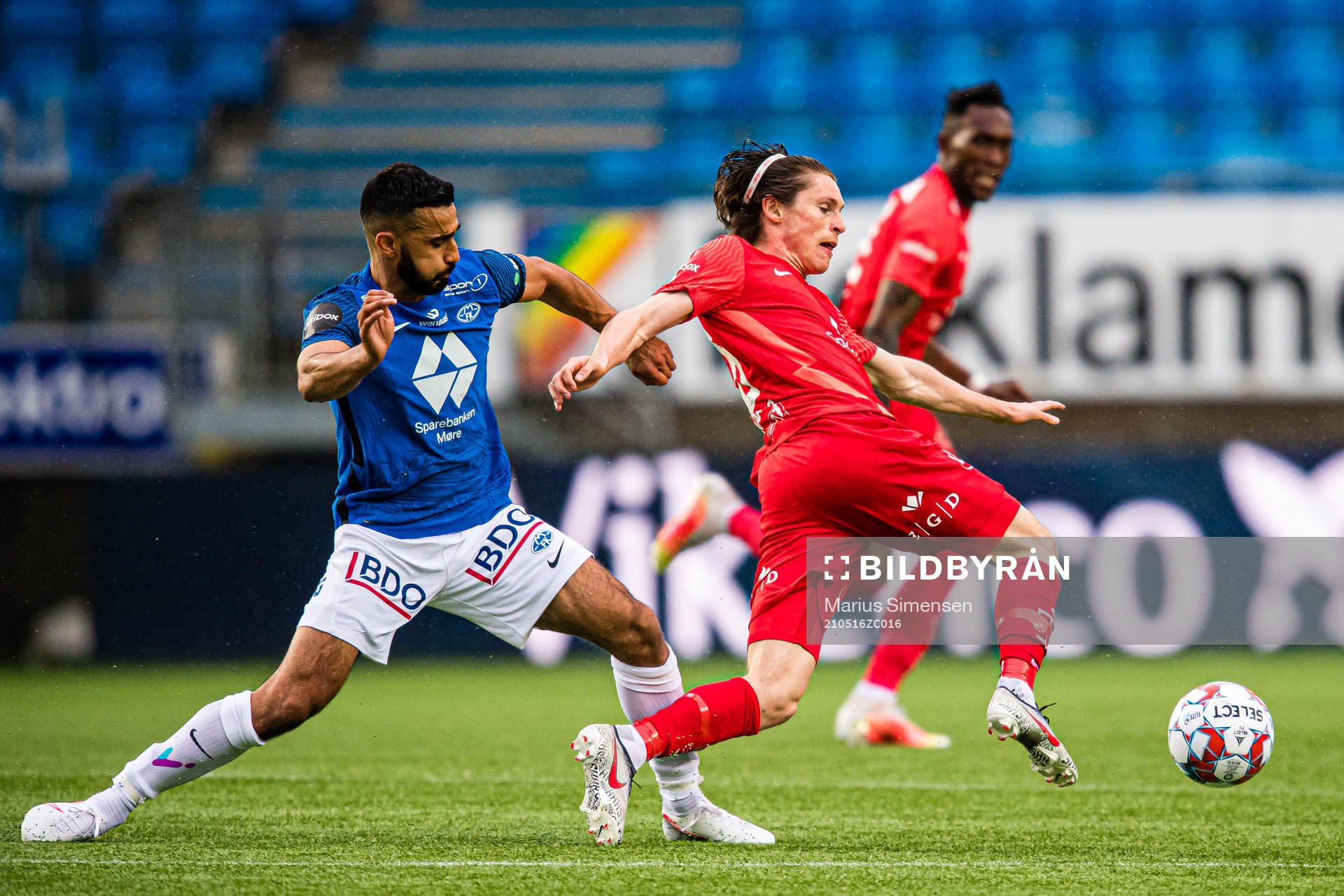 Etzaz Muzafar Hussain of Molde and Kasper Holmboe Skaanes