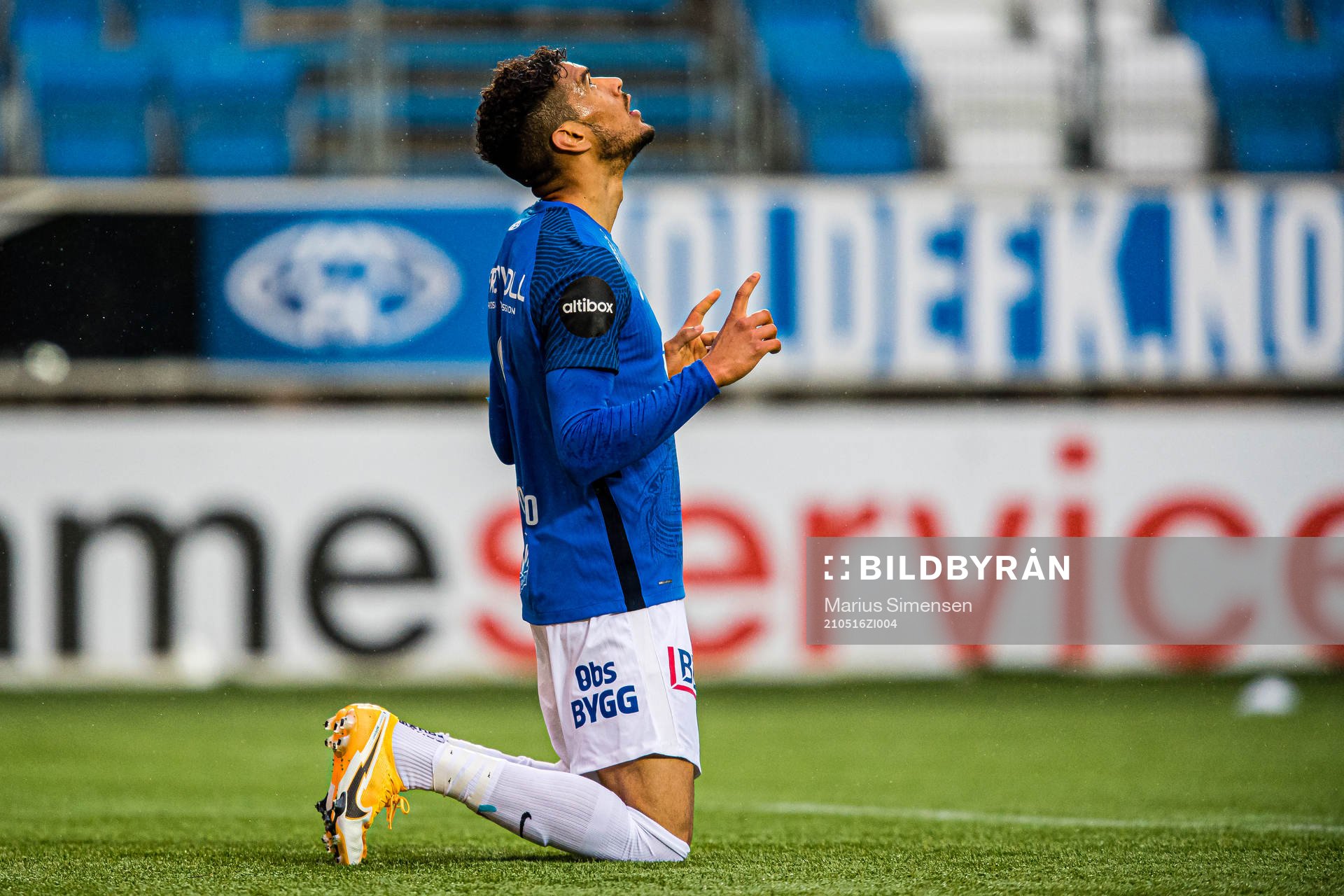Ohikhuaeme Anthony Omoijuanfo of Molde celebrates