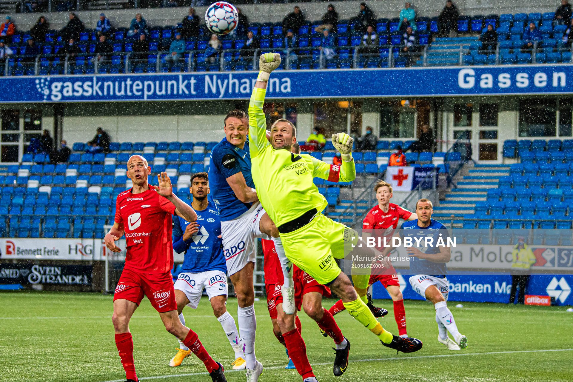 Stian Rode Gregersen of Molde and Håkon Eikemo Opdal of