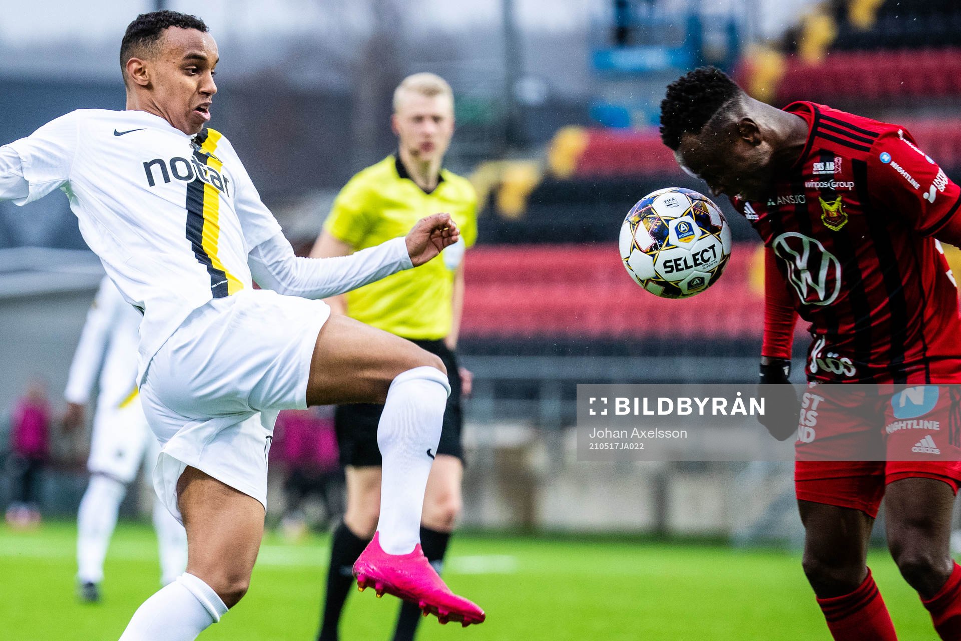 s Bilal Hussein och Östersunds Samuel Mensiro