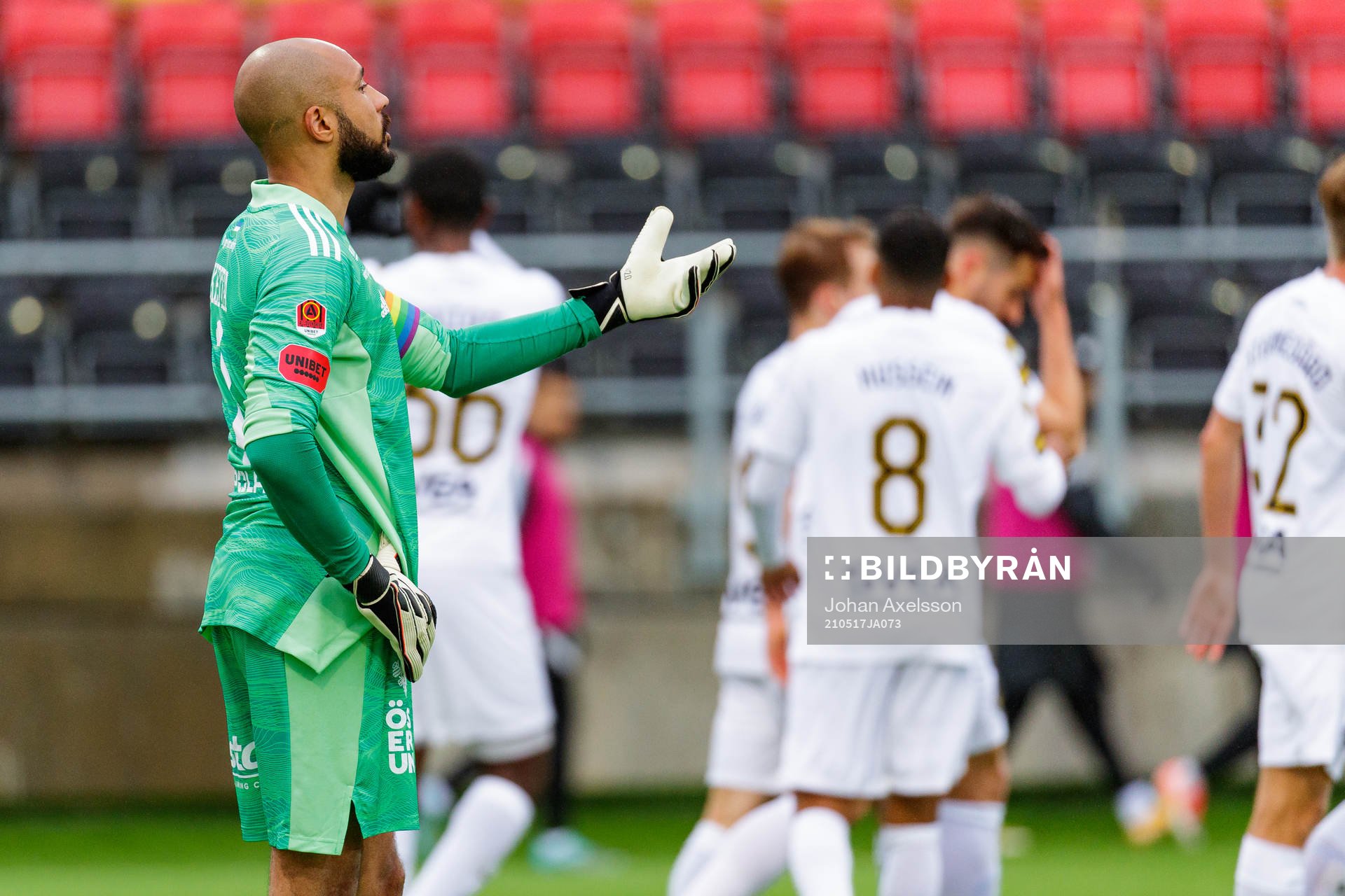 Östersunds målvakt Aly Keita deppar