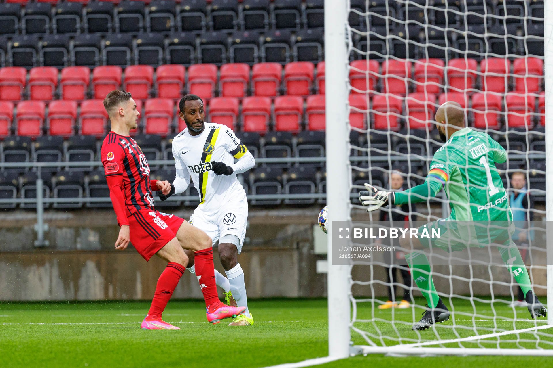 s Henok Goitom och Östersunds Felix Hörberg