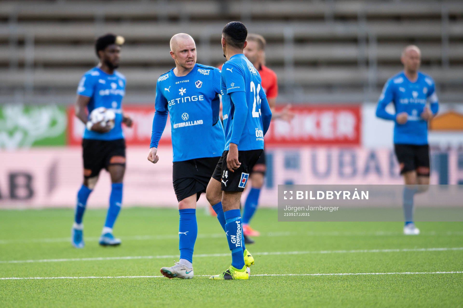 Halmstads Simon Lundevall jublar med Amir Al-Ammari