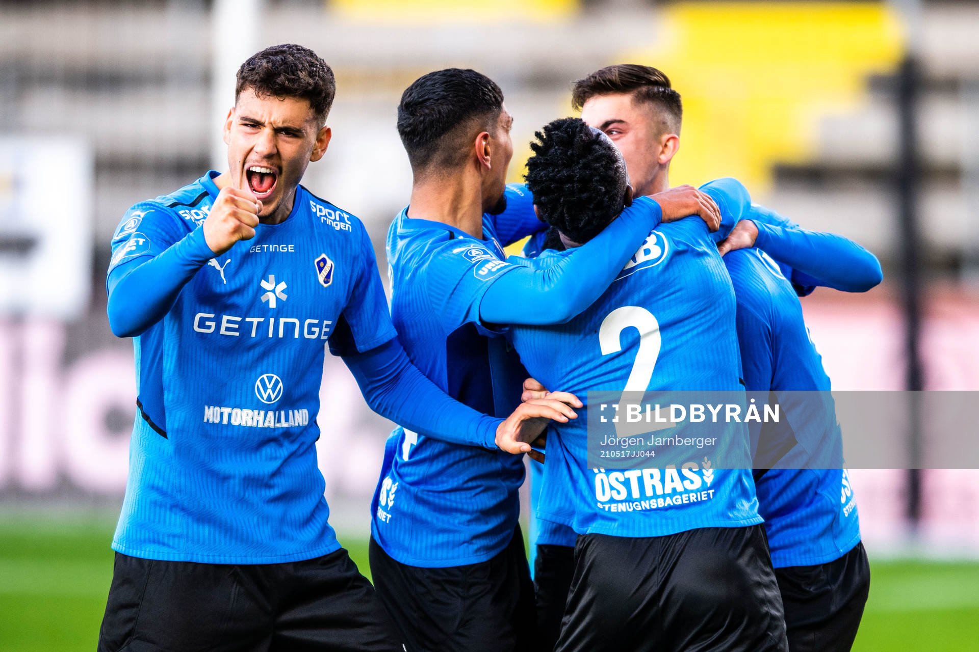 Halmstads Edvin Kurtulus jublar med lagkamrater