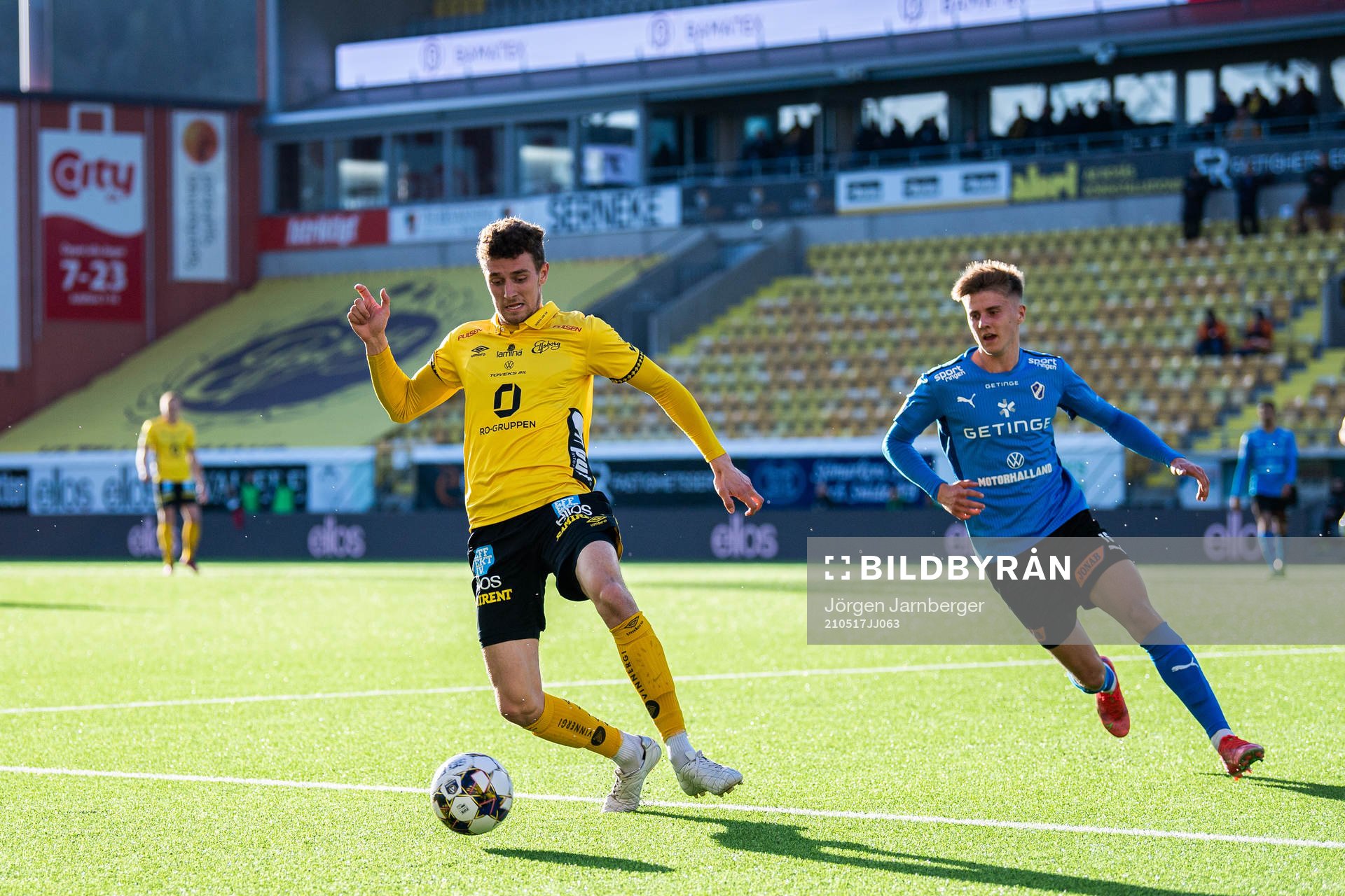 Elfsborgs Christopher McVey och Halmstads Erik Ahlstrand