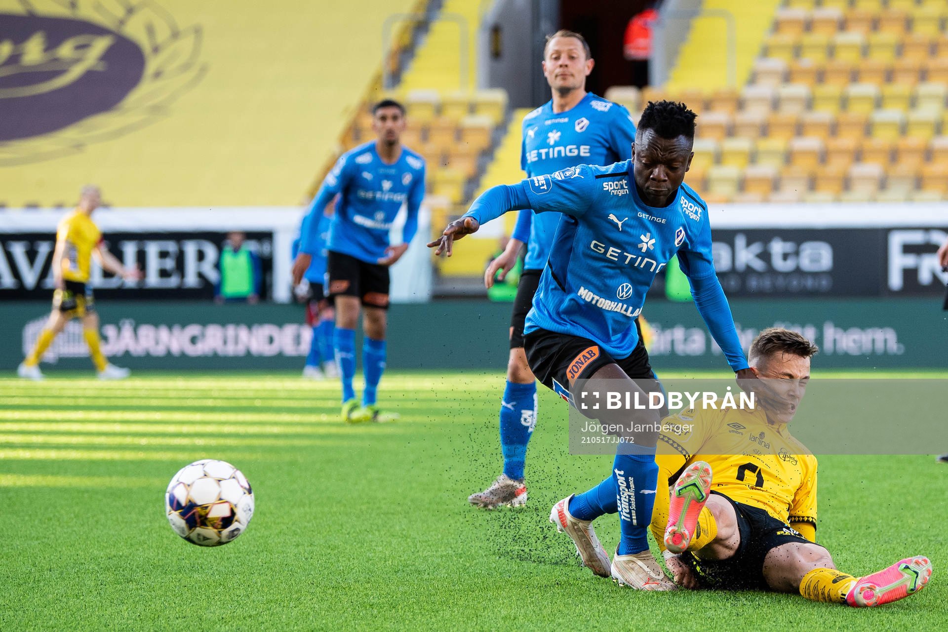 Halmstads Thomas Boakye och Elfsborgs Jacob Ondrejka