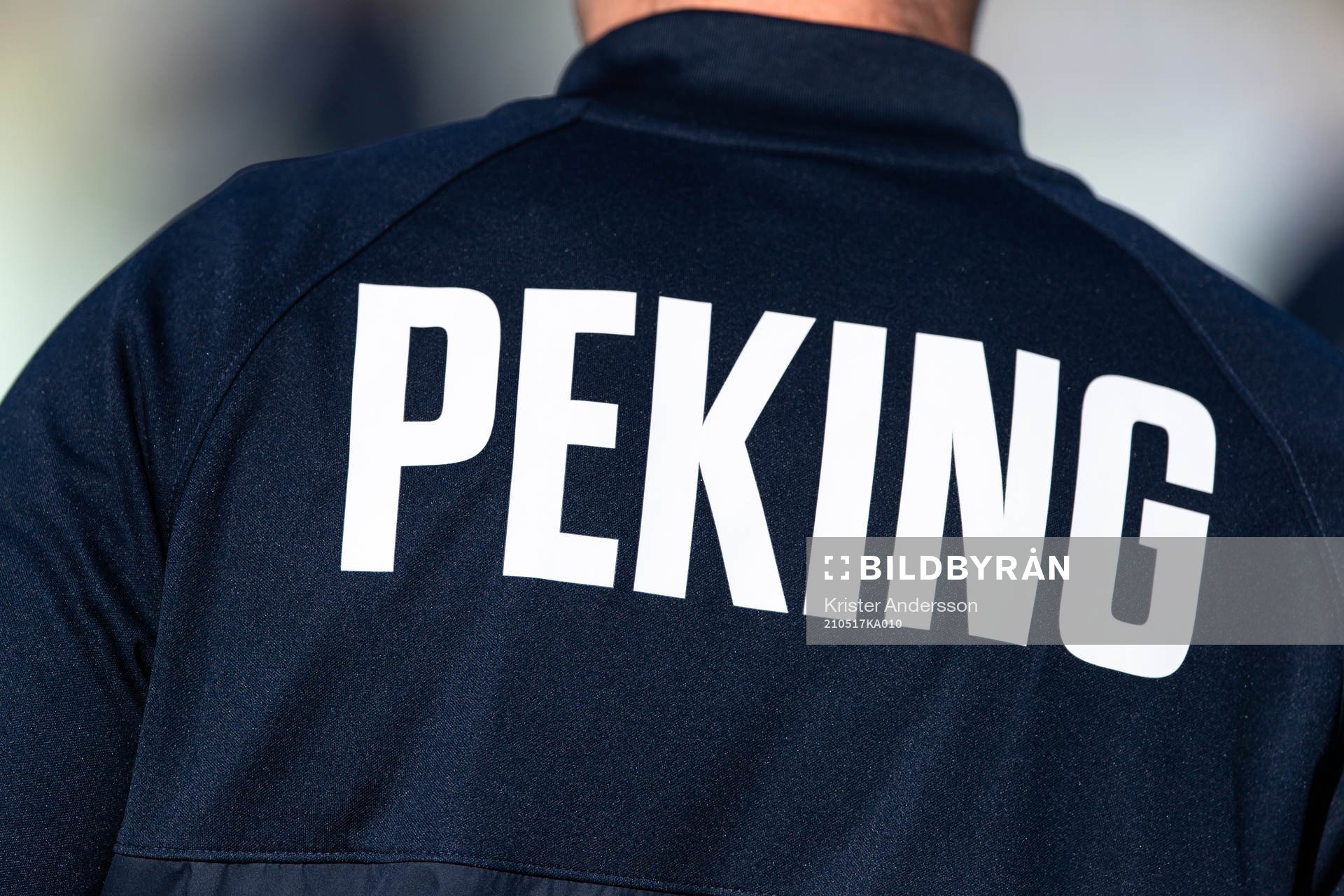 Tröja med Peking före fotbollsmatchen i Allsvenskan