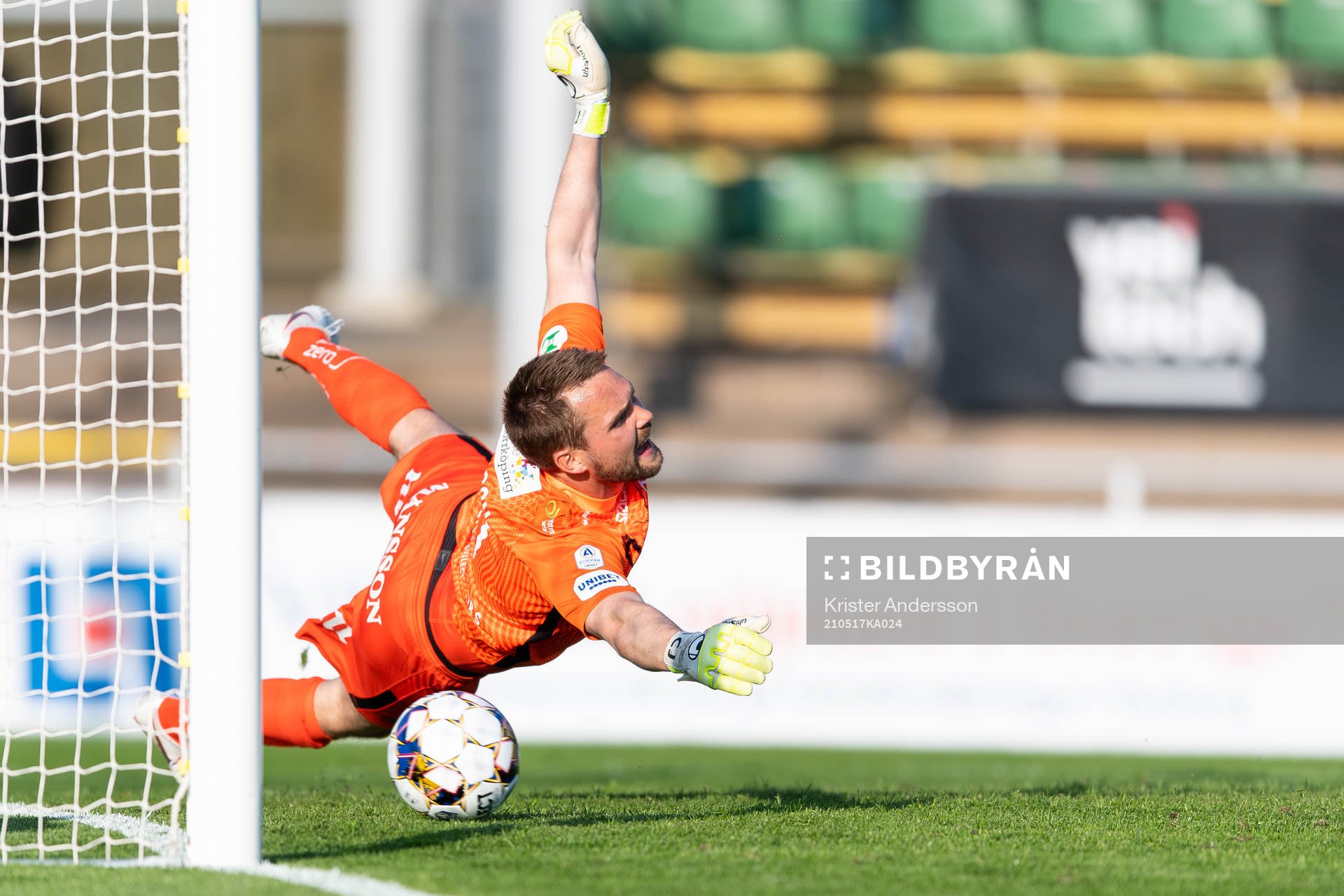 IFK Norrköpings målvakt Oscar Jansson släpper in 2-0