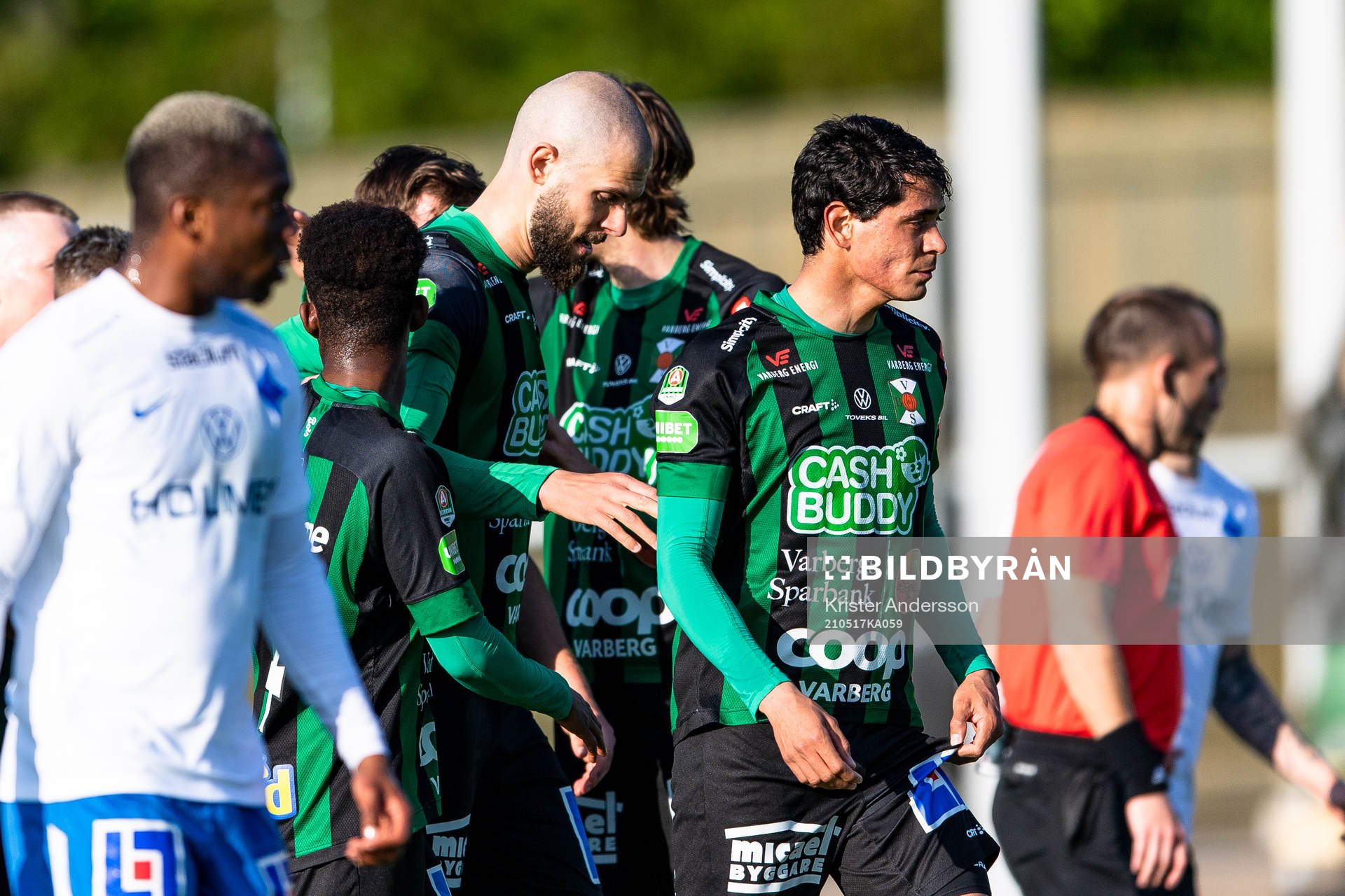 Varbergs Robin Simovic jublar med laget