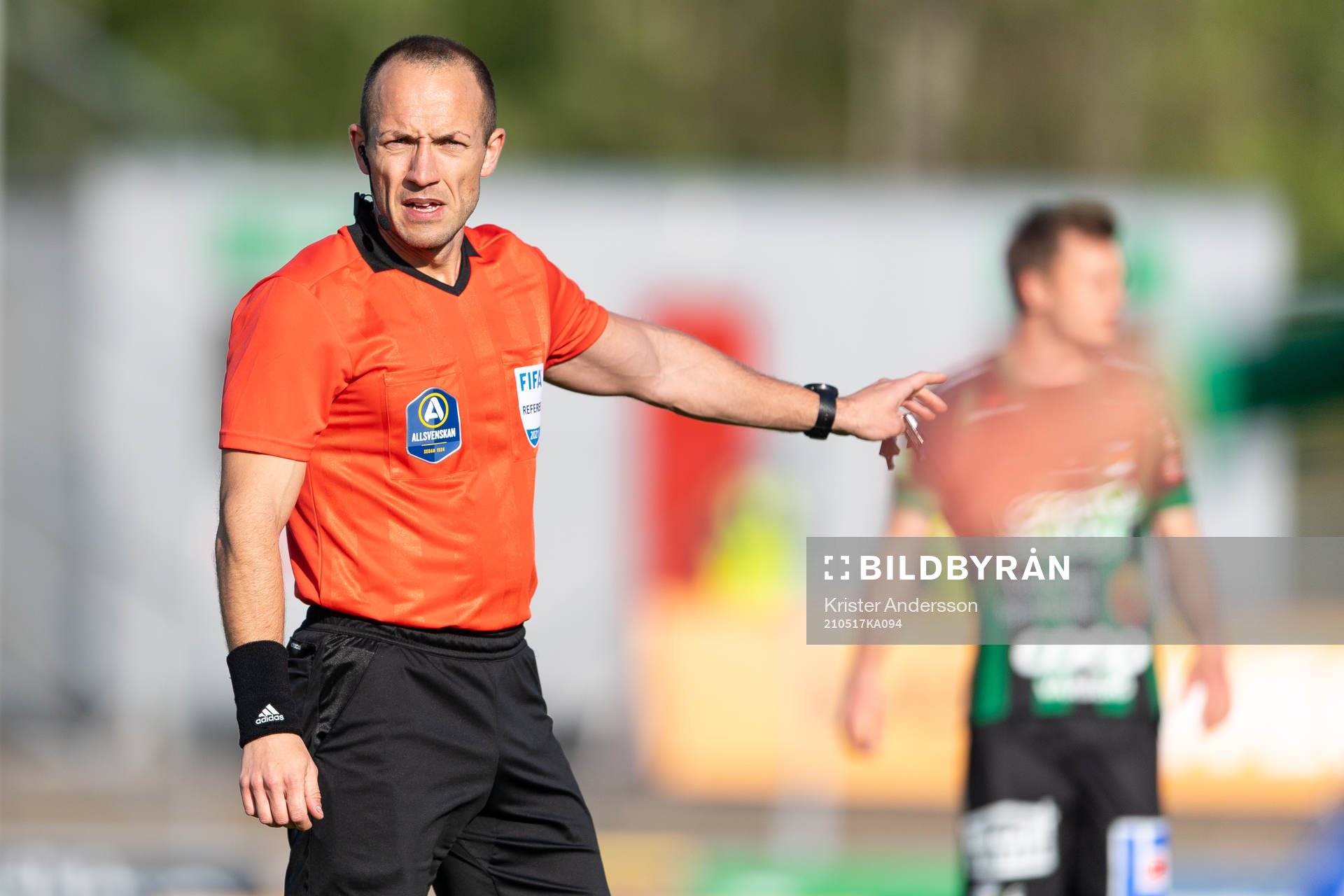 Domare Kaspar Sjöberg  fotbollsmatchen i Allsvenskan