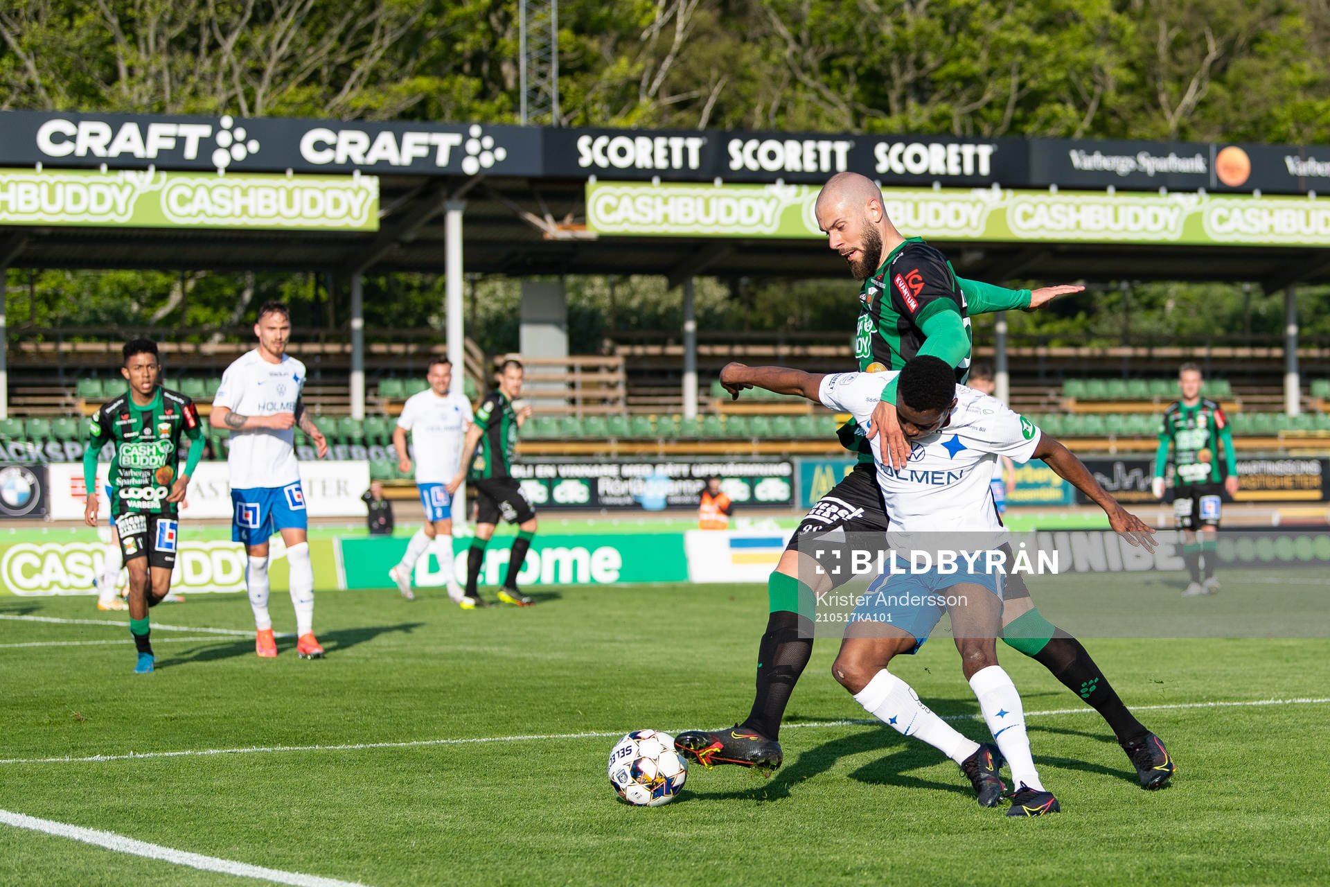 Varbergs Robin Simovic och IFK Norrköpings Ishaq Abdulrazaq